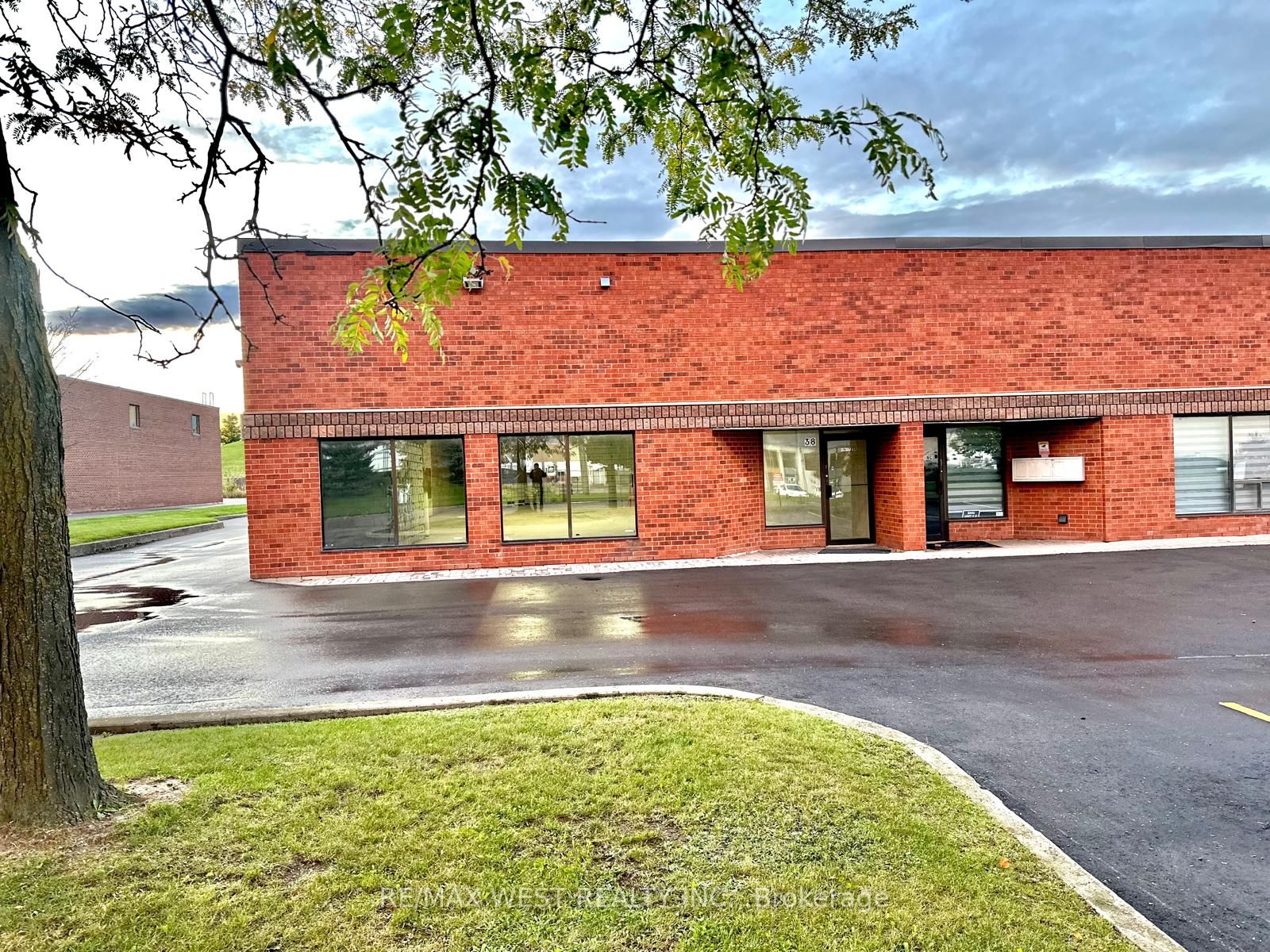 #1 - 38 Automatic Road Property Photo 2