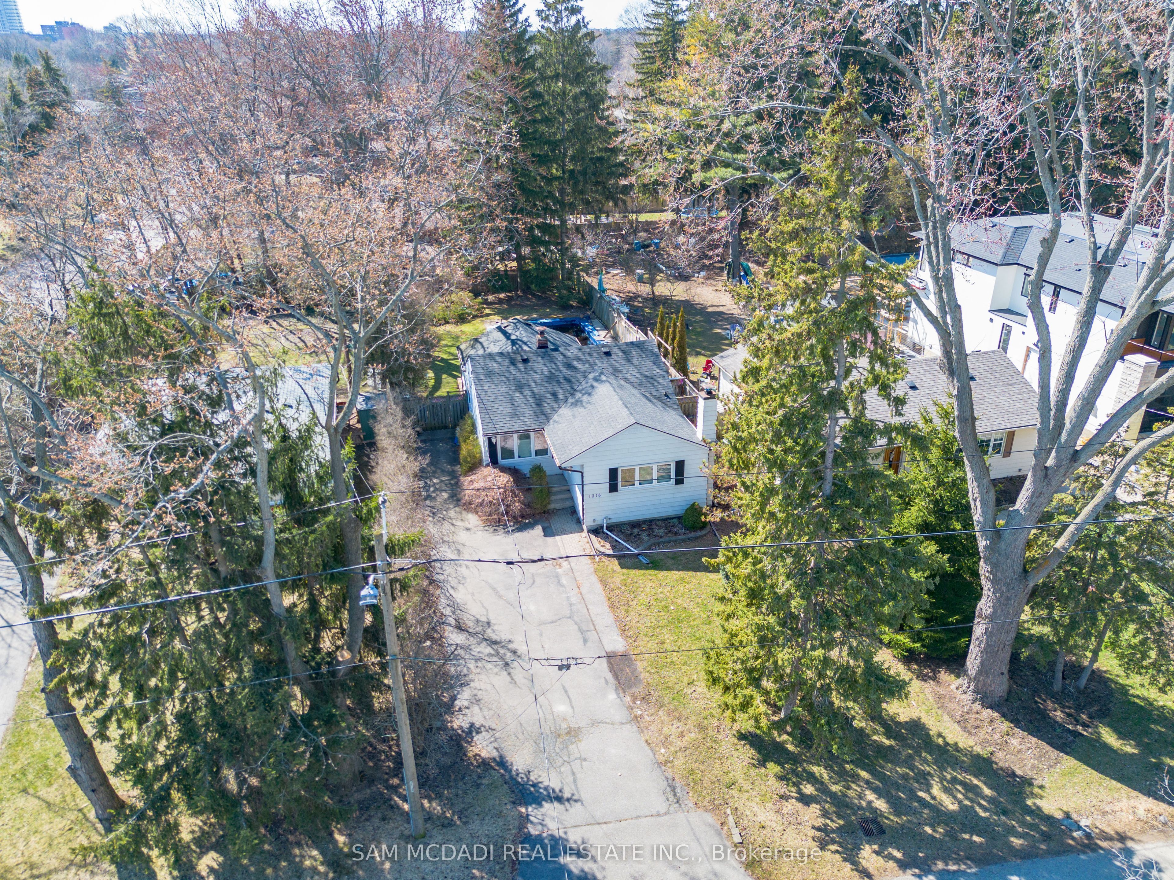 1218 Lakebreeze Drive Property Photo 1