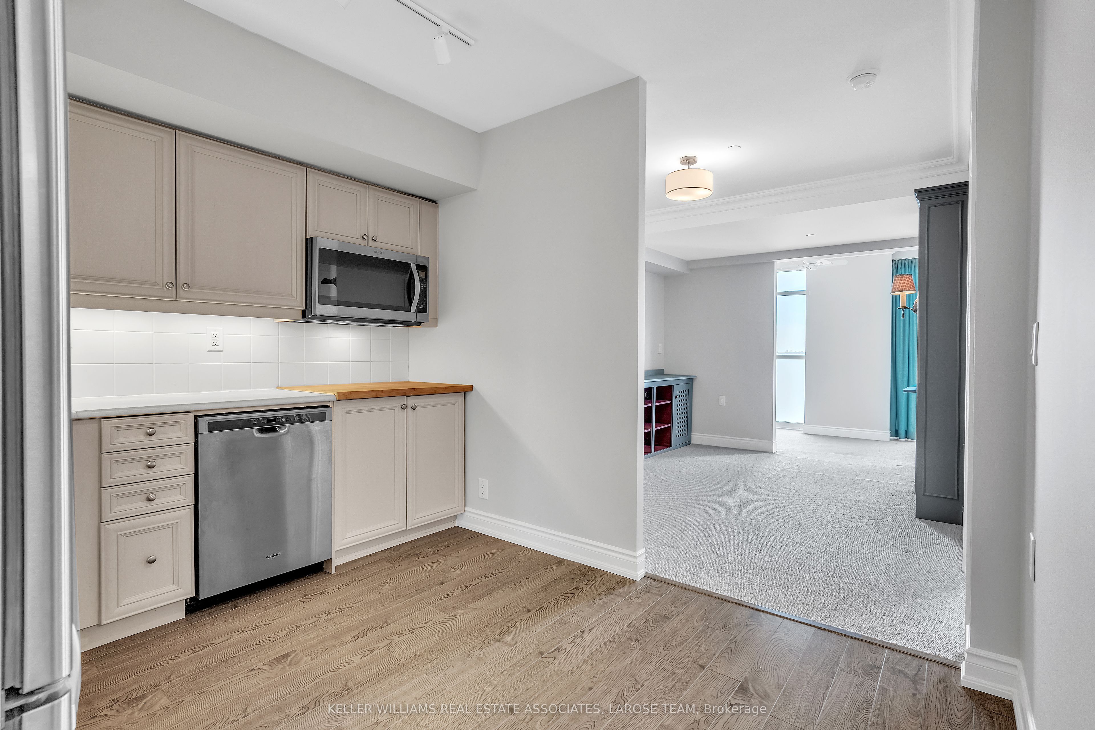 #1707 - 3 Marine Parade Drive Property Photo 6