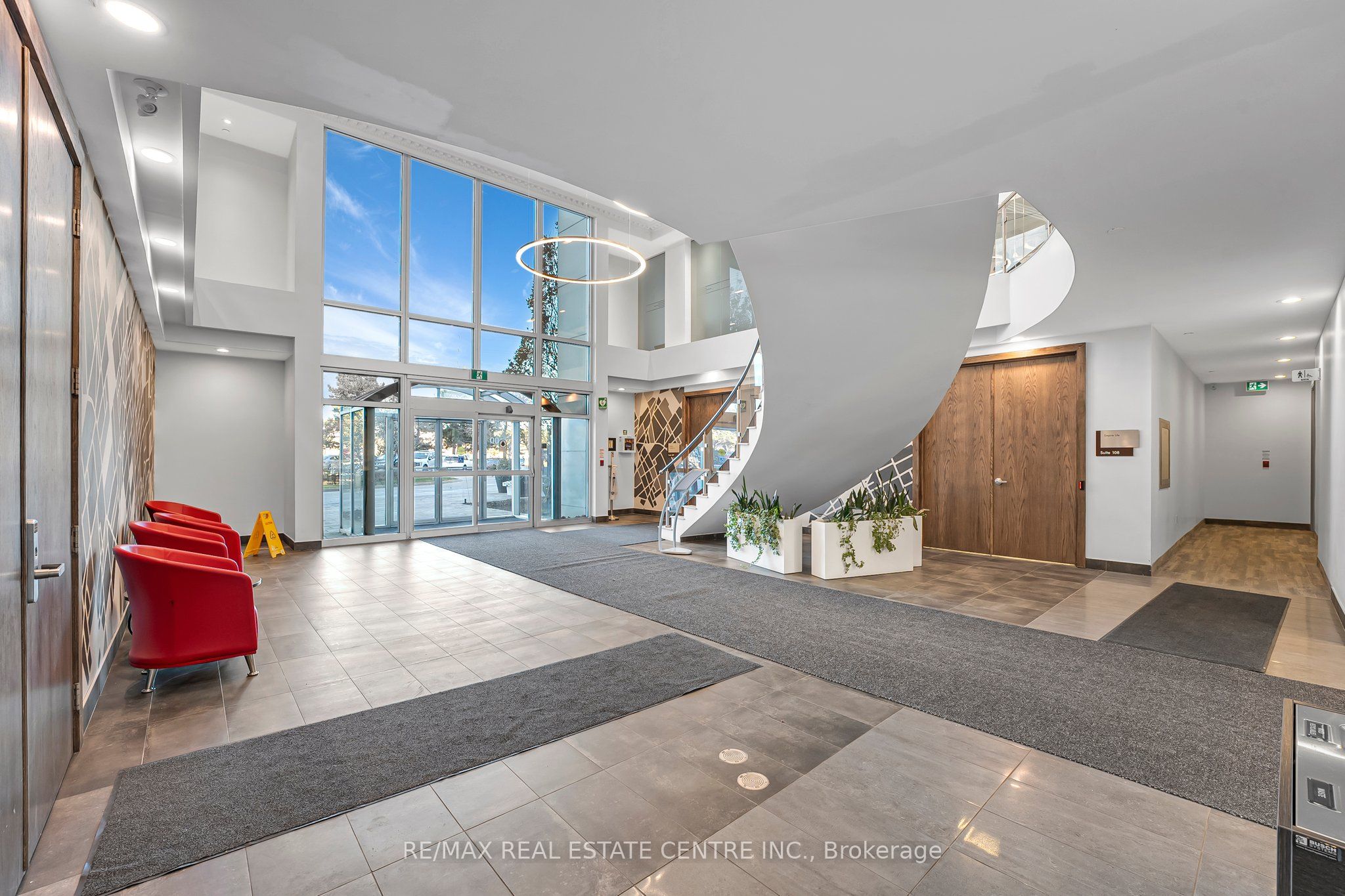 #25 - 1100 Burloak Drive Property Photo 4