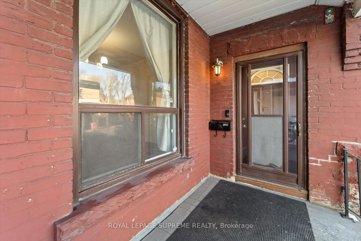 1309 King Street W Property Photo 4