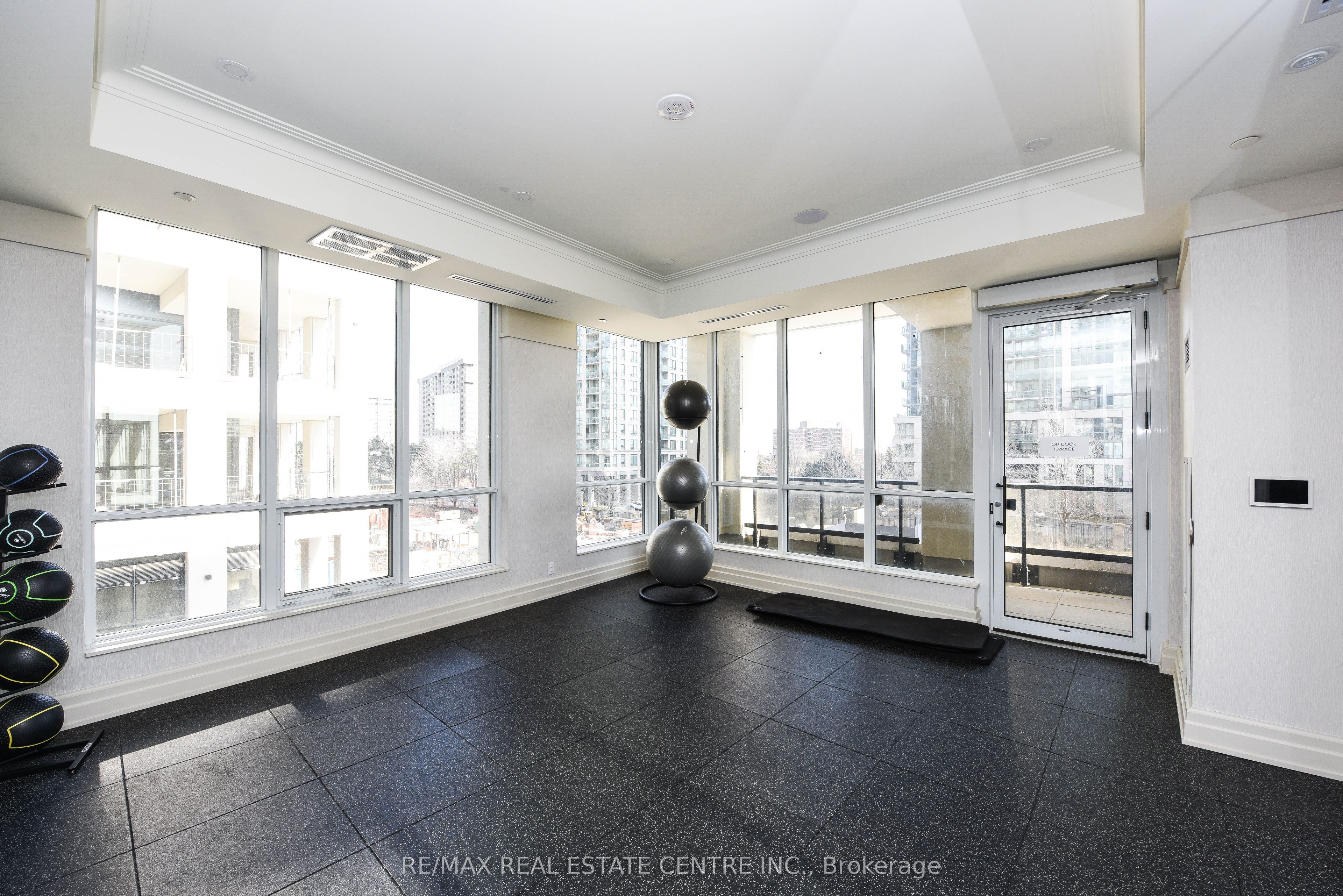 #3209 - 36 Elm Drive Property Photo 2