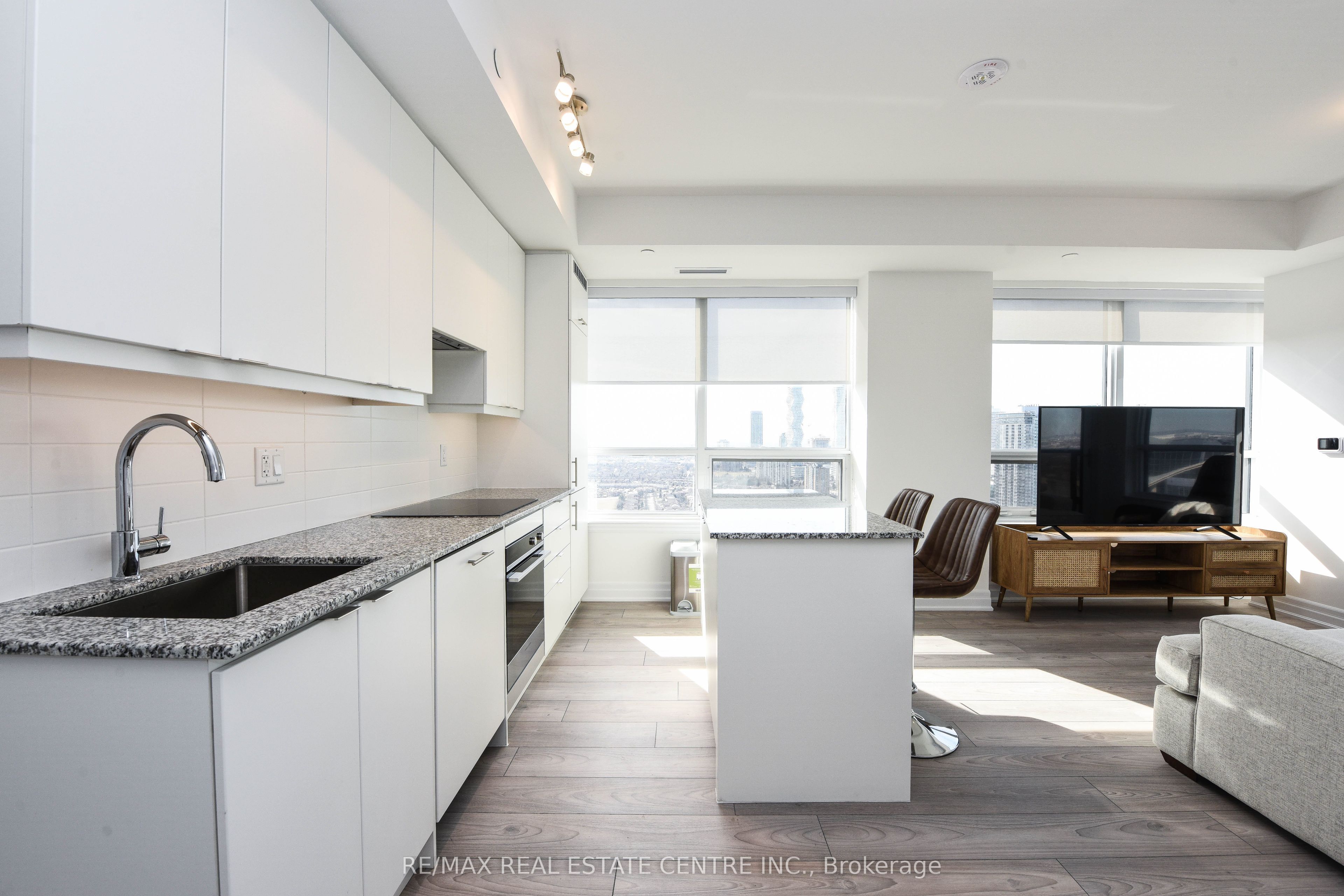 #3209 - 36 Elm Drive Property Photo 5