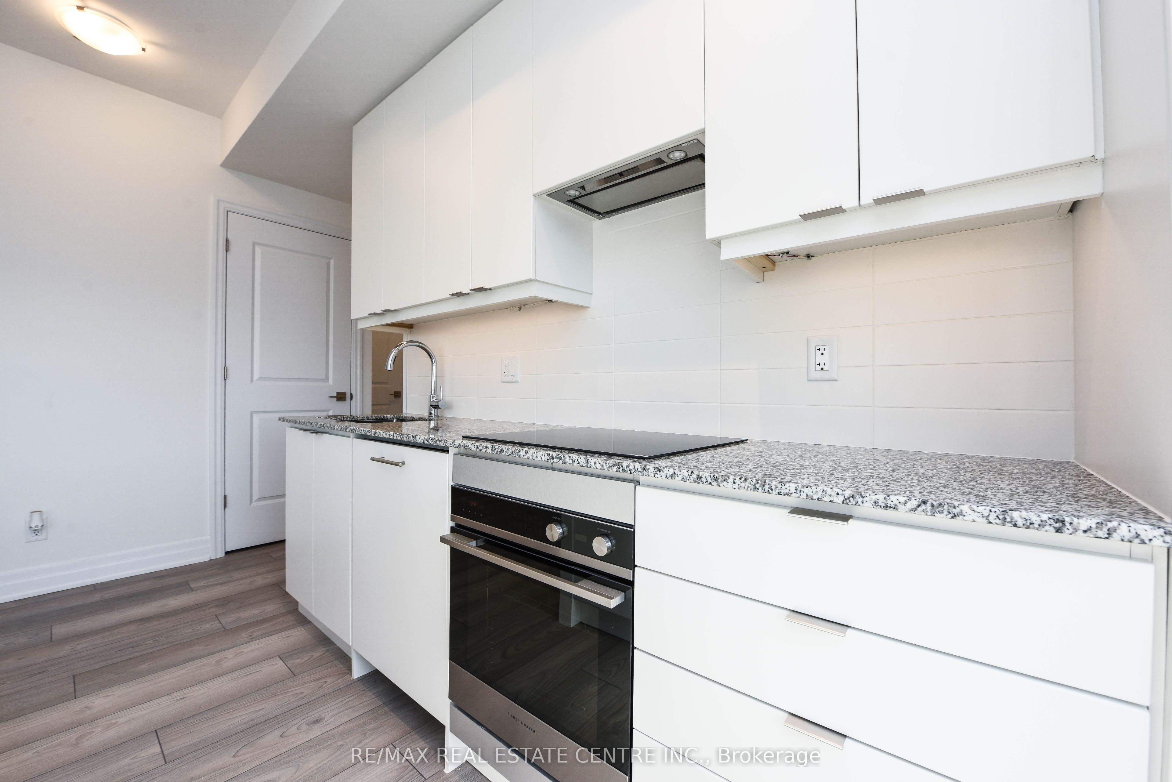 #3209 - 36 Elm Drive Property Photo 6