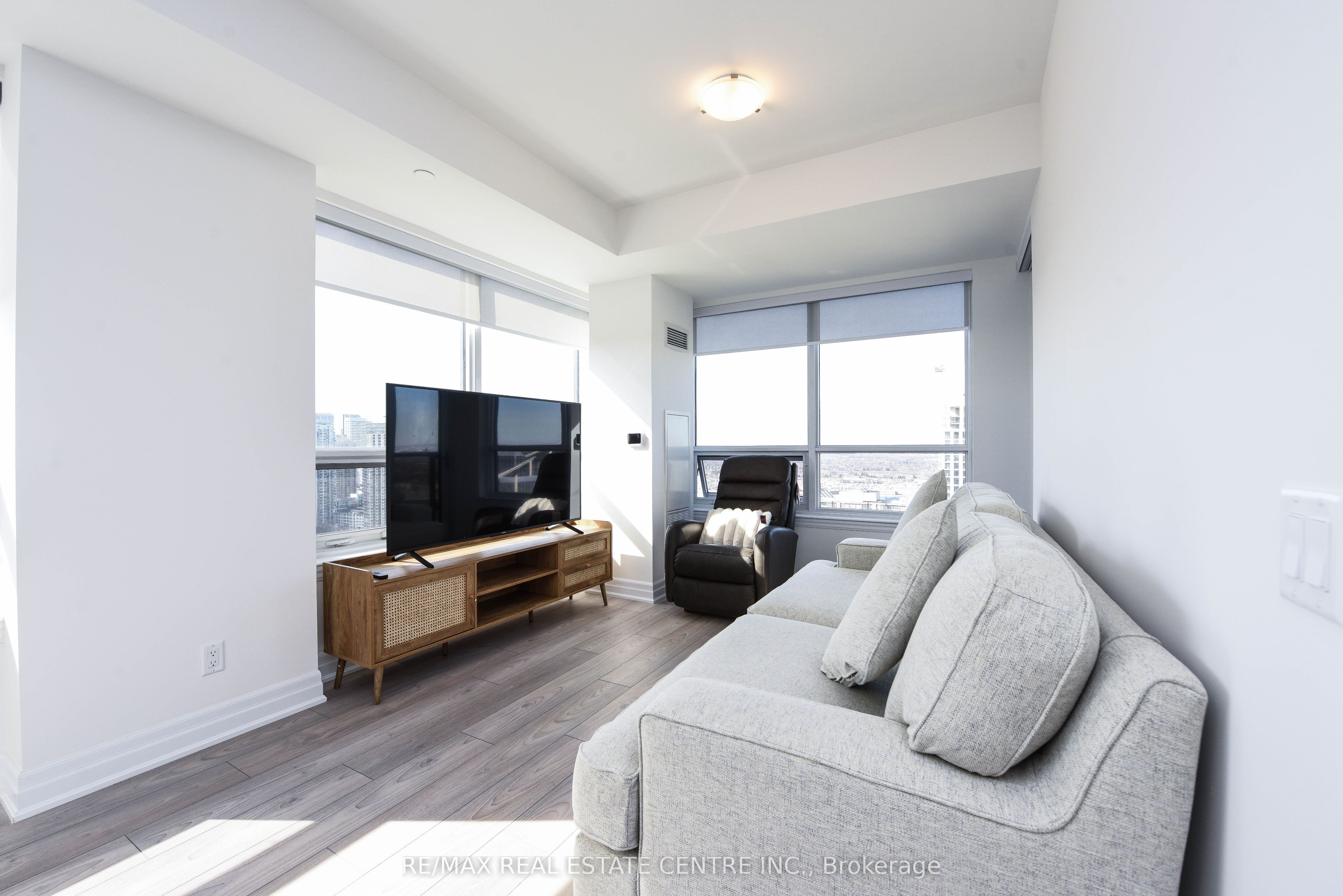 #3209 - 36 Elm Drive Property Photo 7