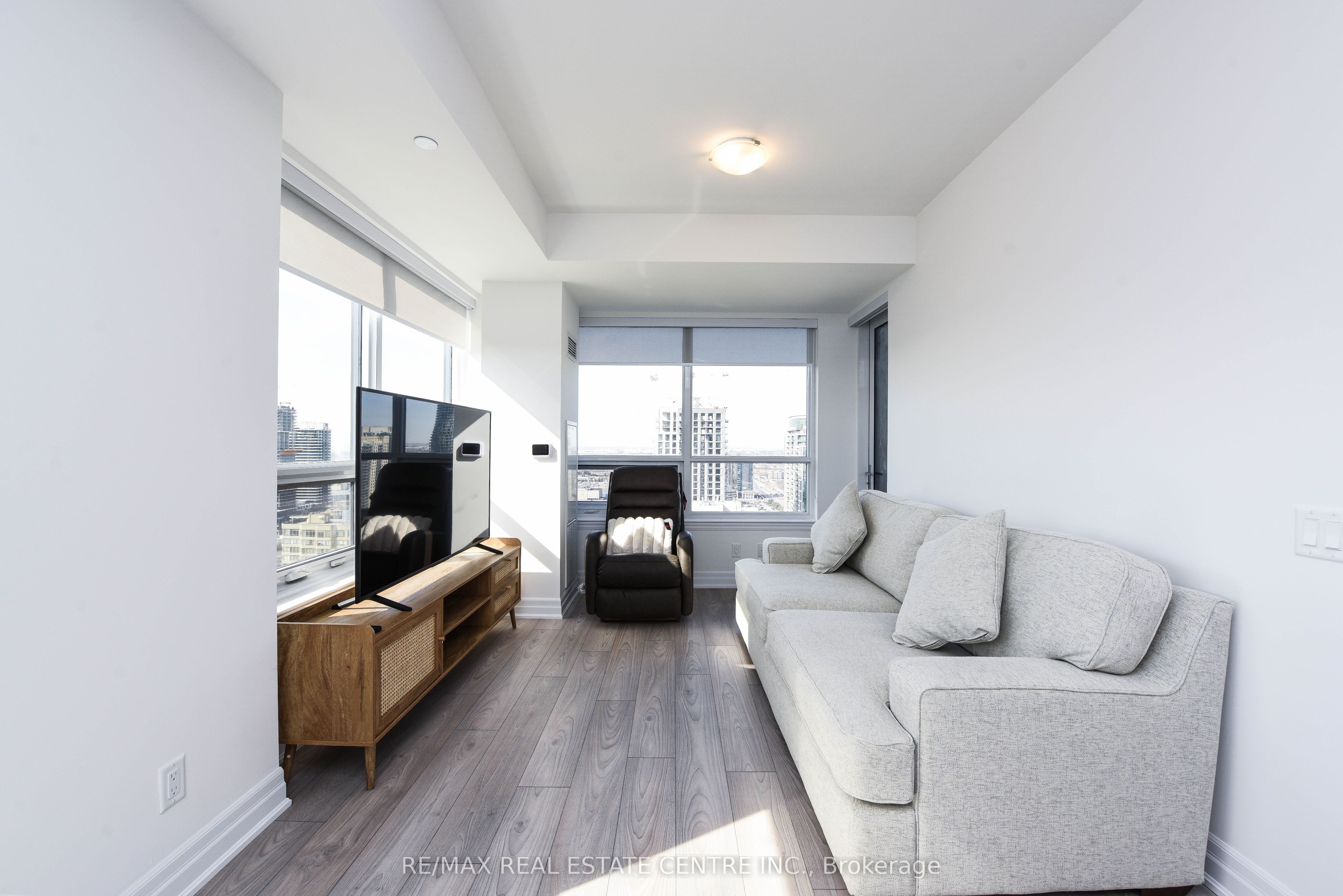 #3209 - 36 Elm Drive Property Photo 8