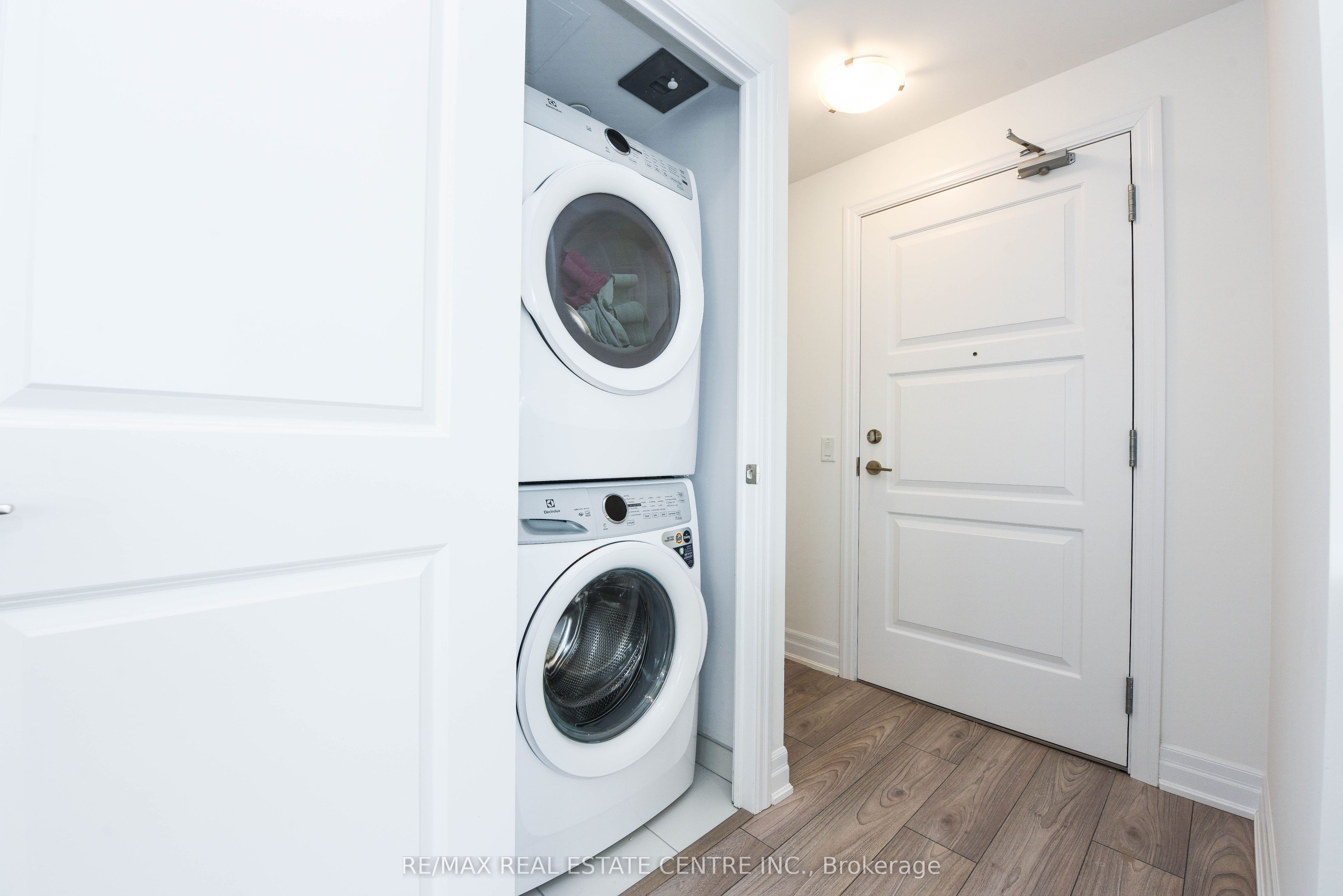 #3209 - 36 Elm Drive Property Photo 12