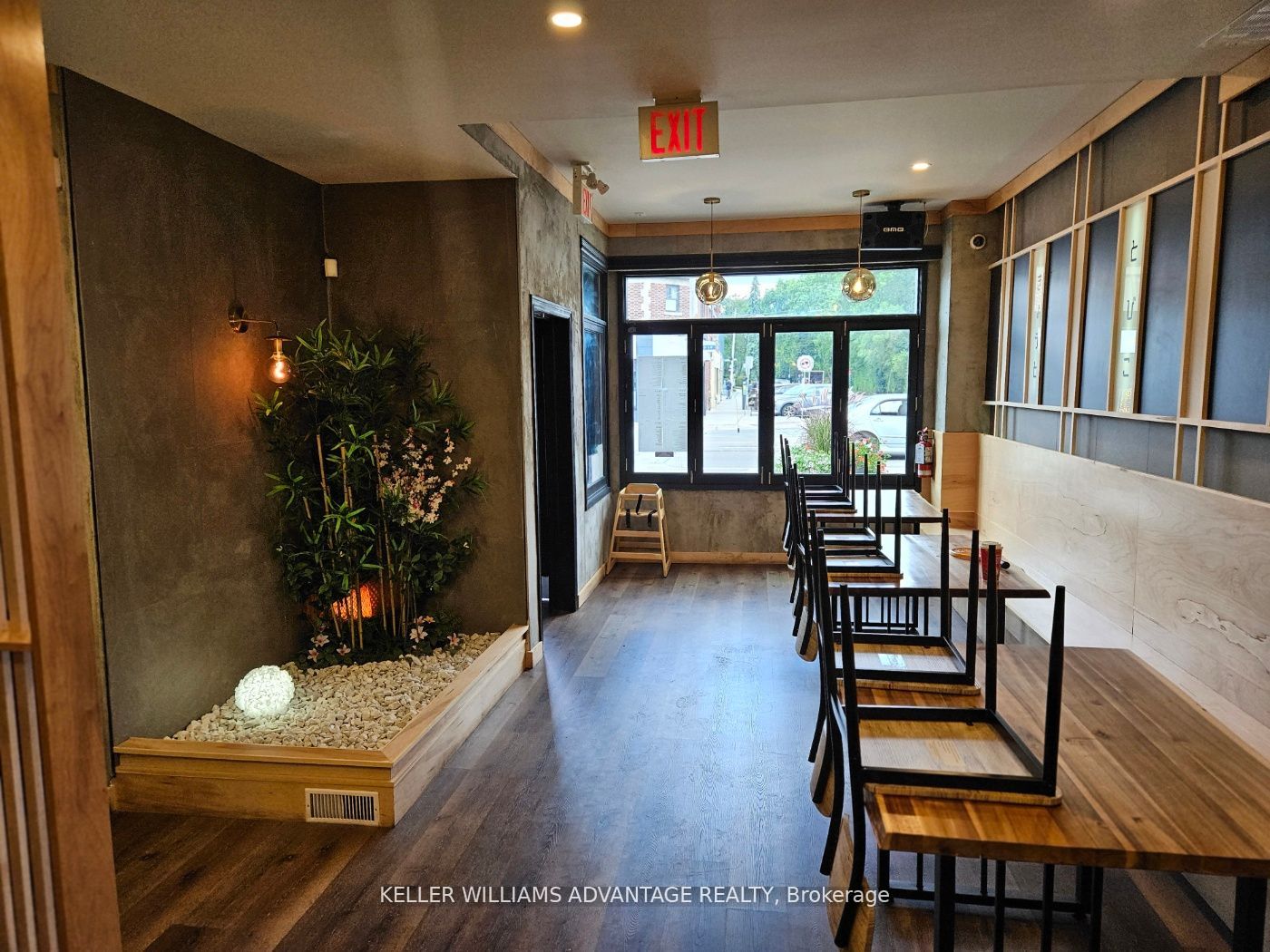 #main - 3073 Bloor Street Property Photo 5