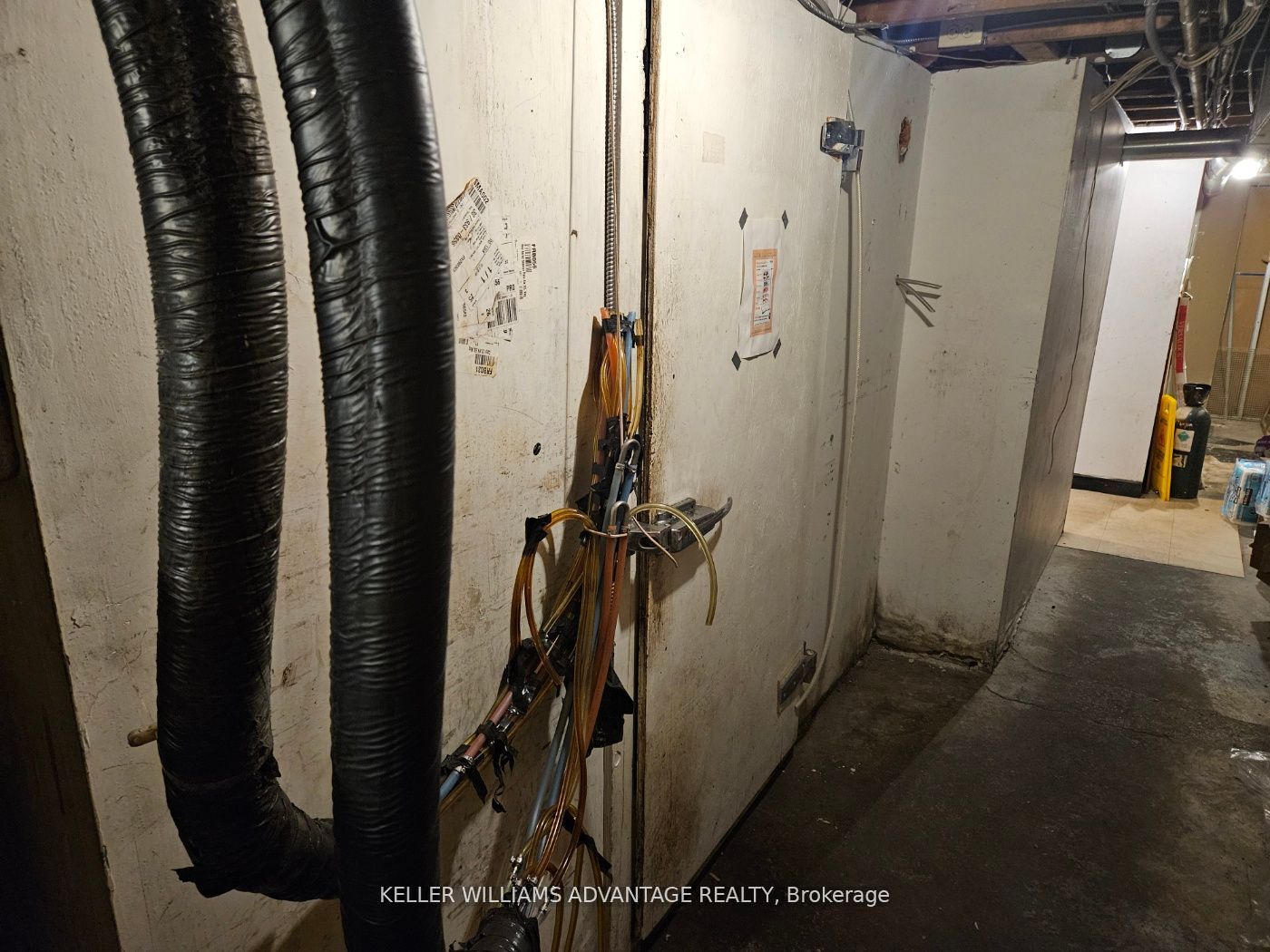 #main - 3073 Bloor Street Property Photo 11
