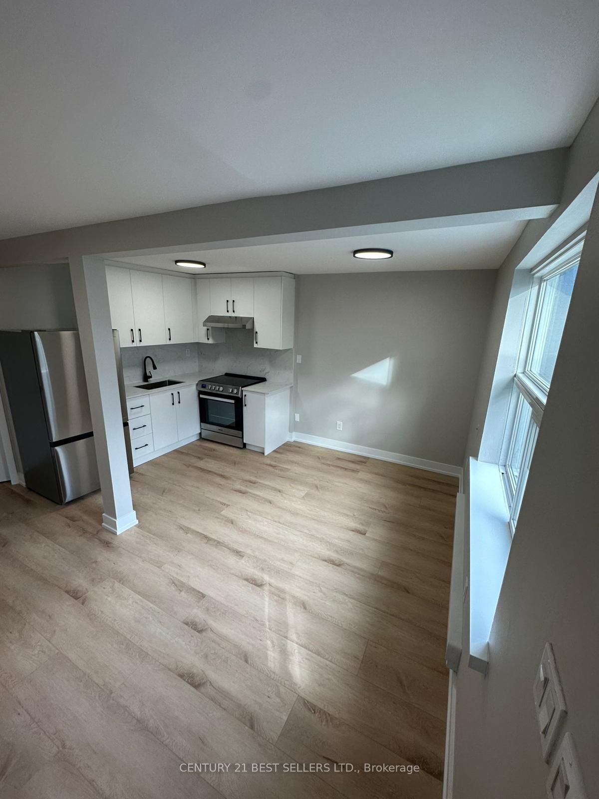 3-2961 Lake Shore Boulevard Property Photo 2