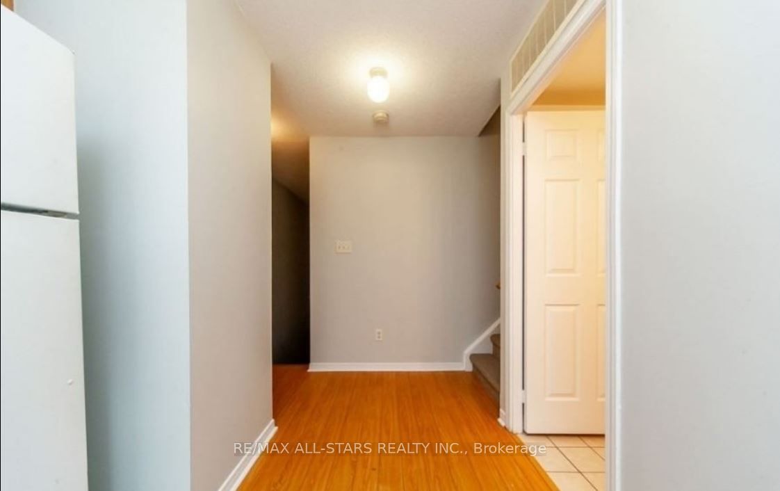 #105 - 37 Four Winds Drive Property Photo 10