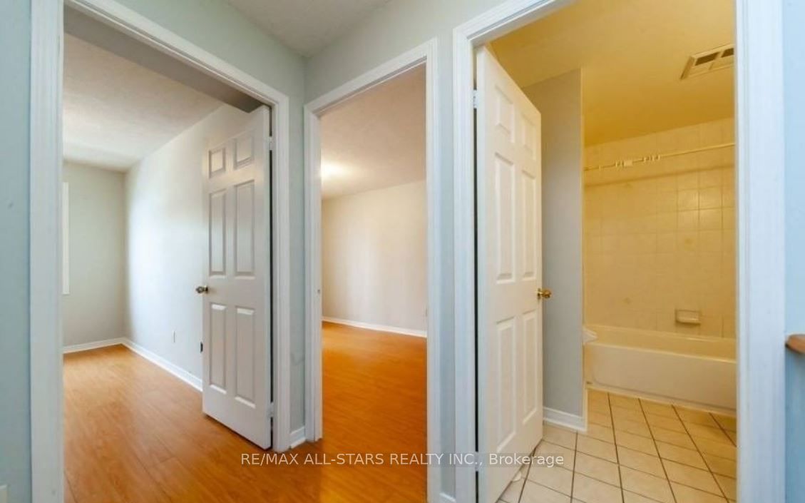 #105 - 37 Four Winds Drive Property Photo 12