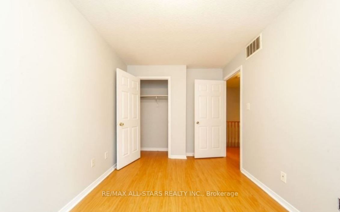 #105 - 37 Four Winds Drive Property Photo 17
