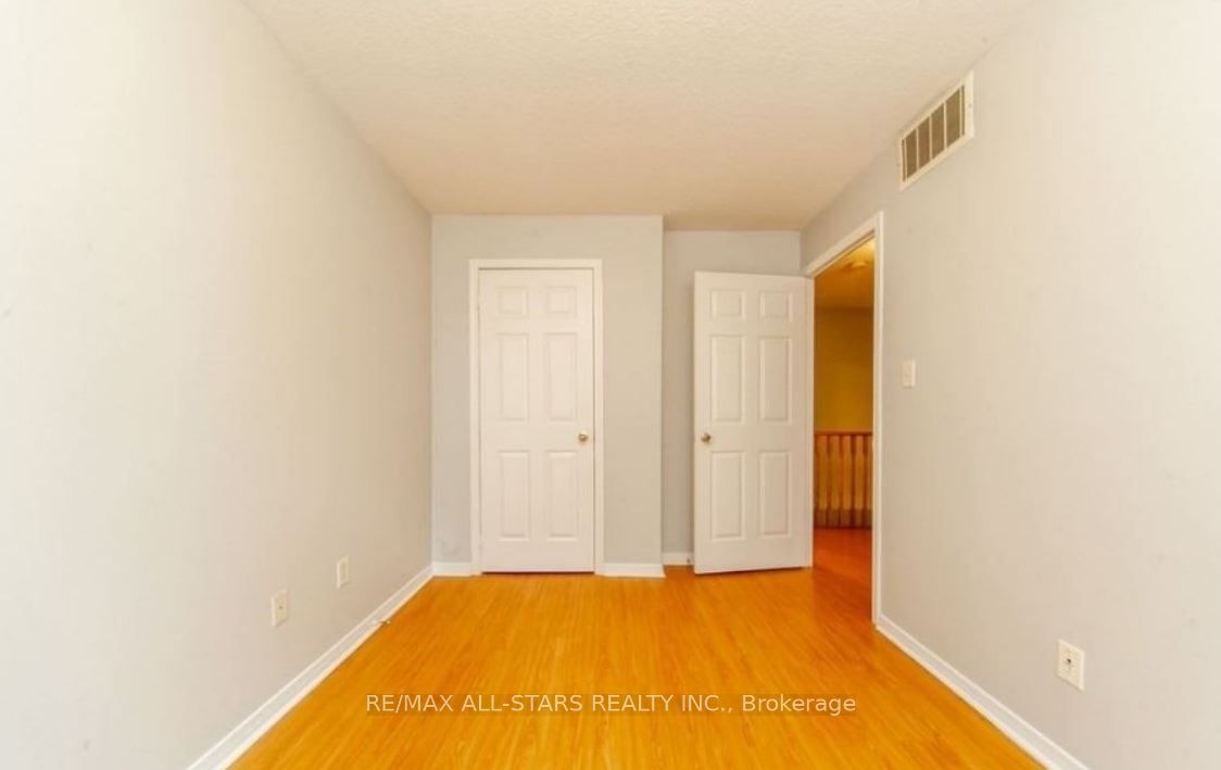 #105 - 37 Four Winds Drive Property Photo 18