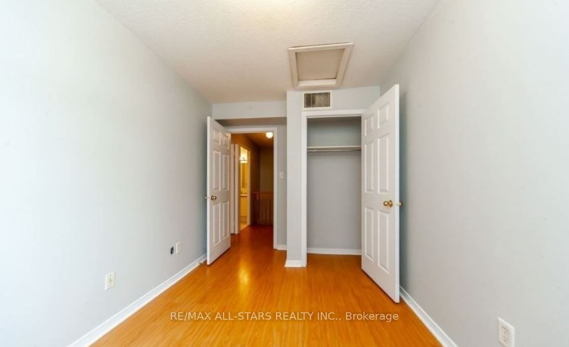 #105 - 37 Four Winds Drive Property Photo 21