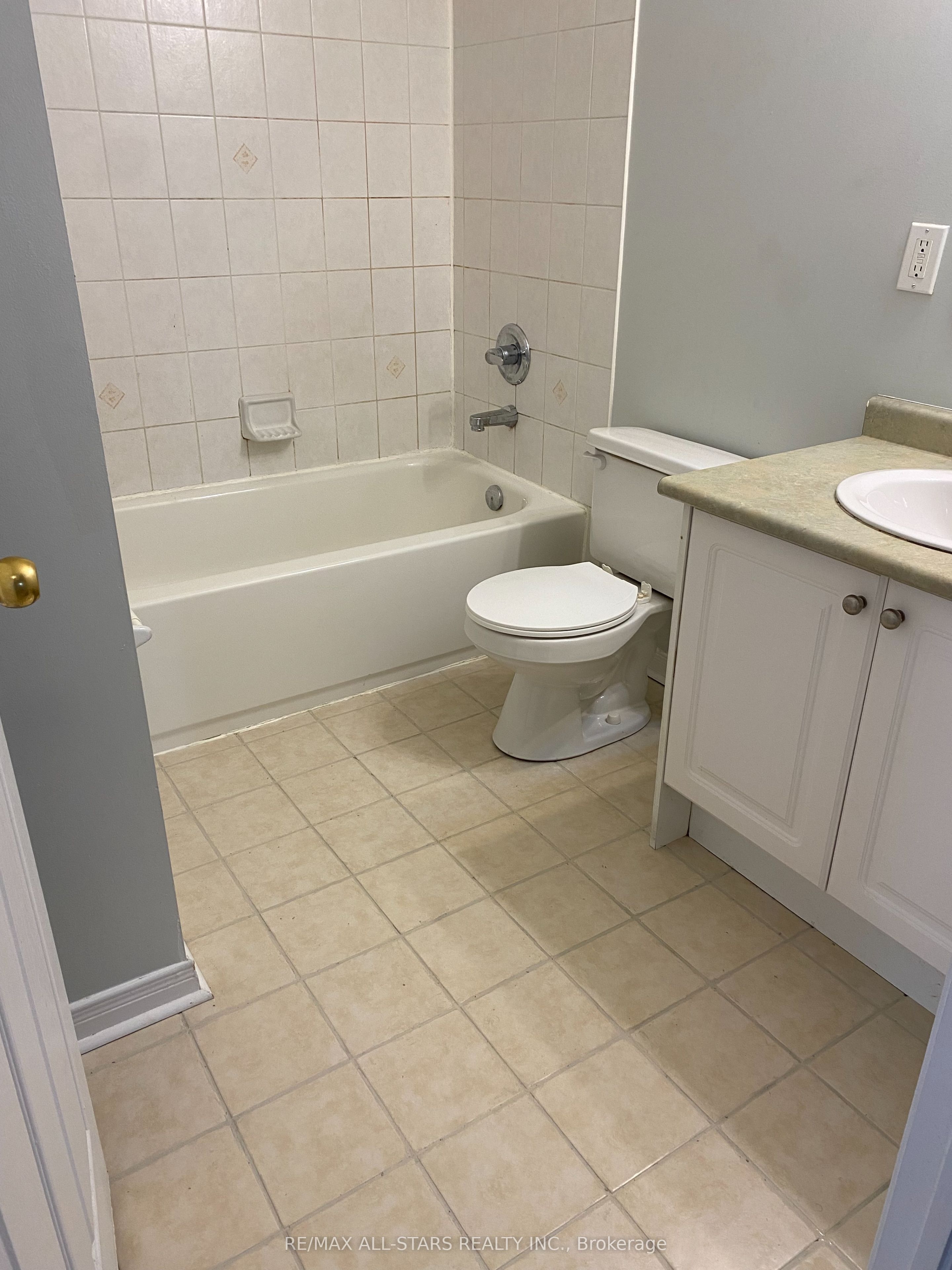 #105 - 37 Four Winds Drive Property Photo 23
