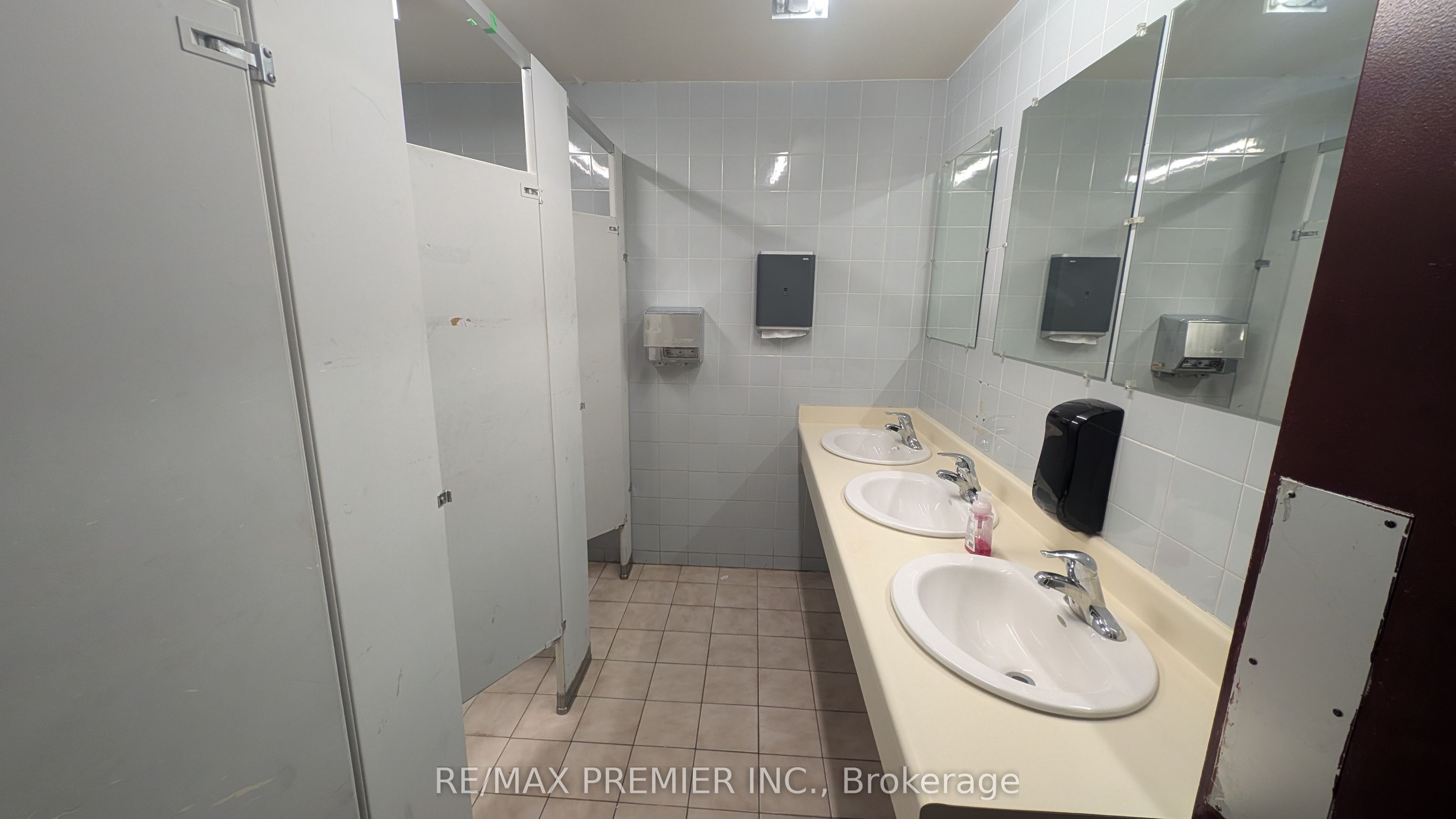1387 Lawrence Avenue Property Photo 34