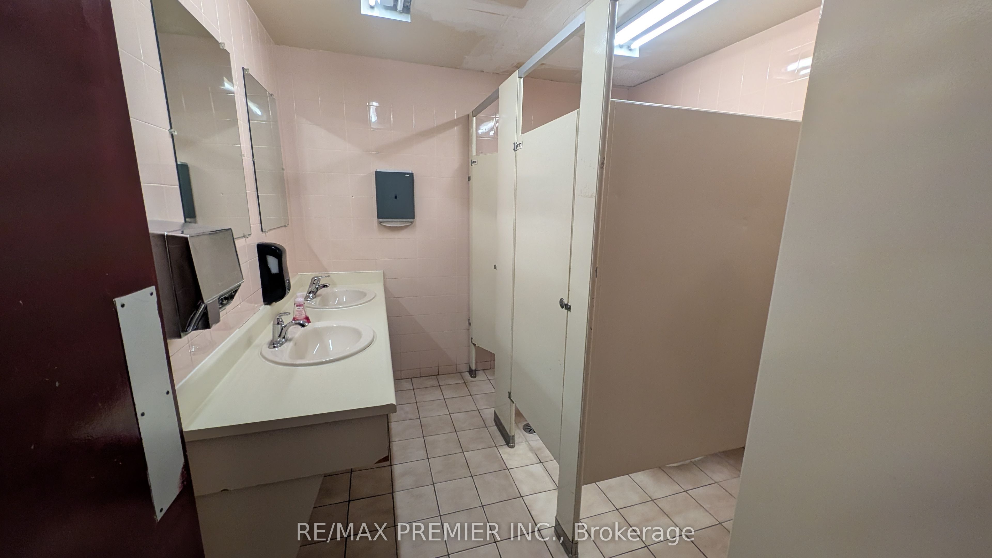 1387 Lawrence Avenue Property Photo 35