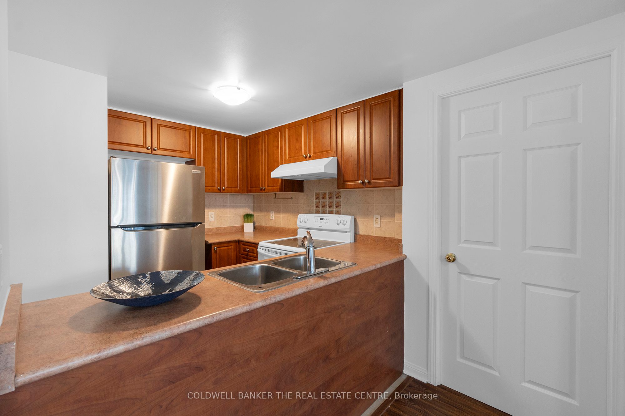 #2057 - 3047 Finch Avenue Property Photo 11