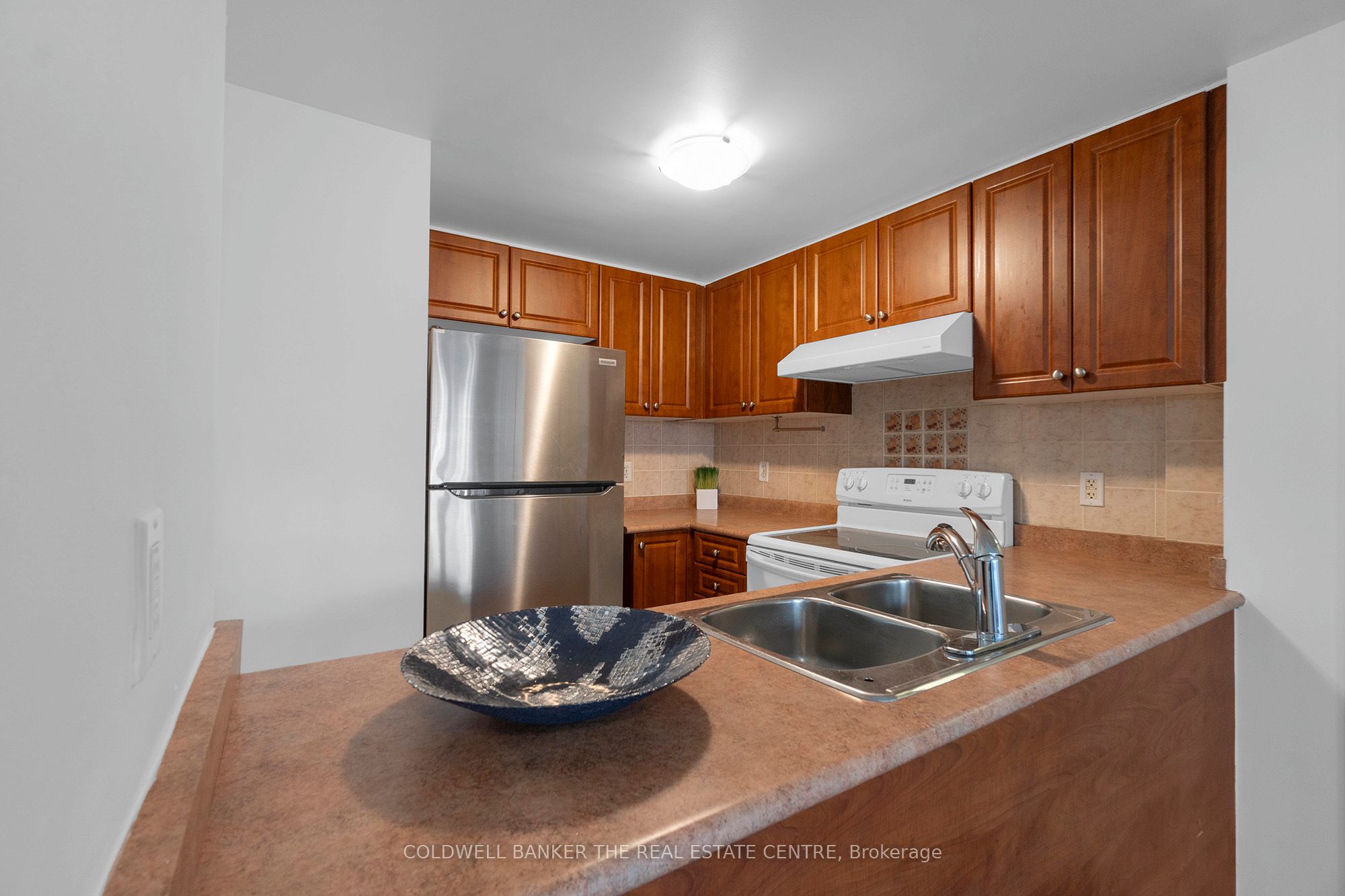 #2057 - 3047 Finch Avenue Property Photo 12