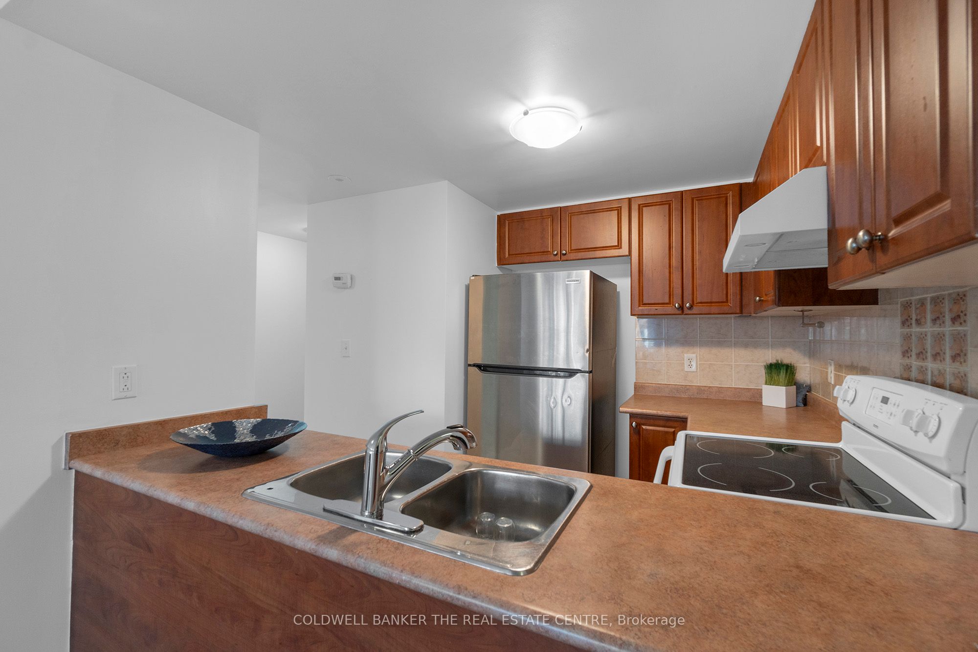 #2057 - 3047 Finch Avenue Property Photo 13