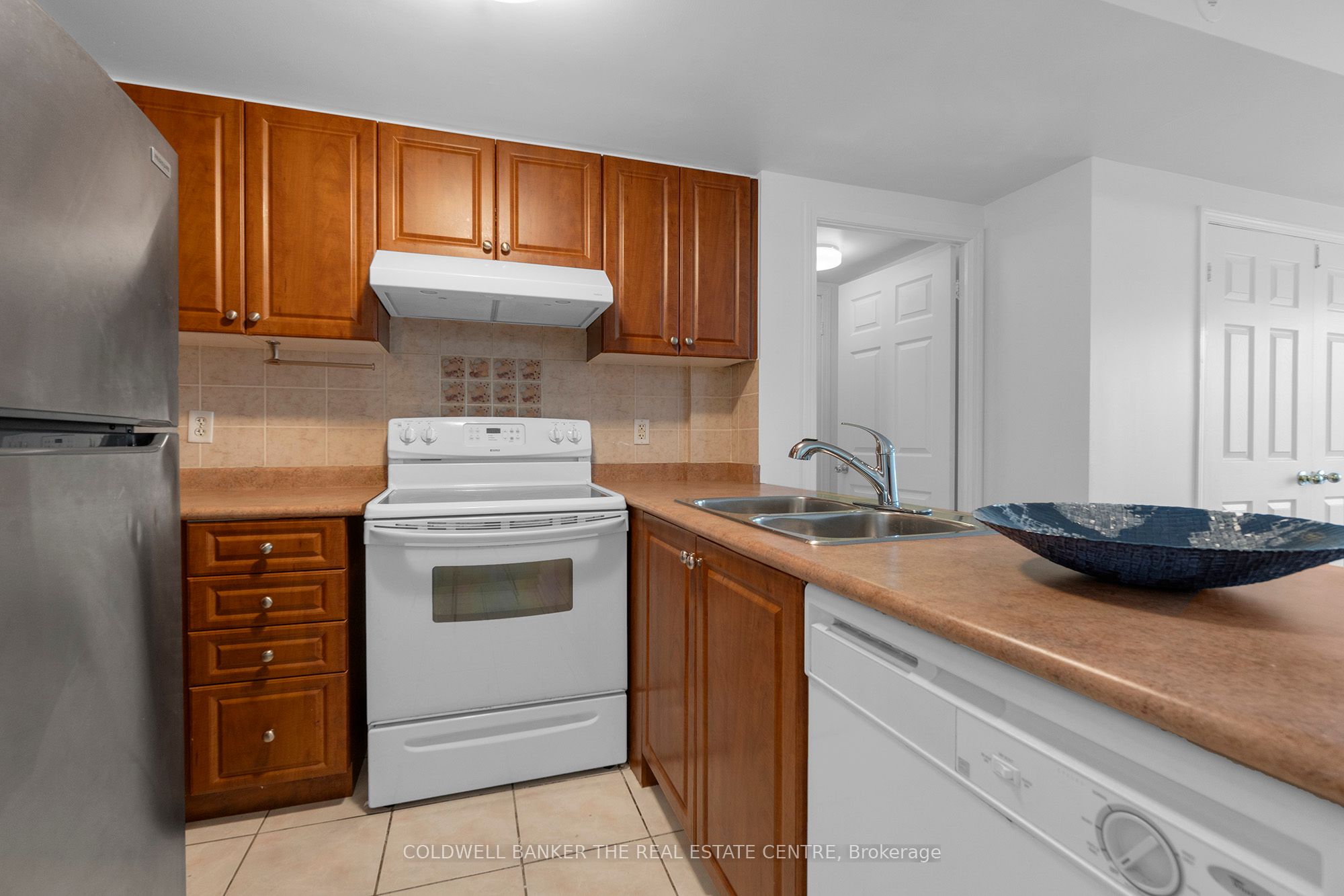 #2057 - 3047 Finch Avenue Property Photo 15