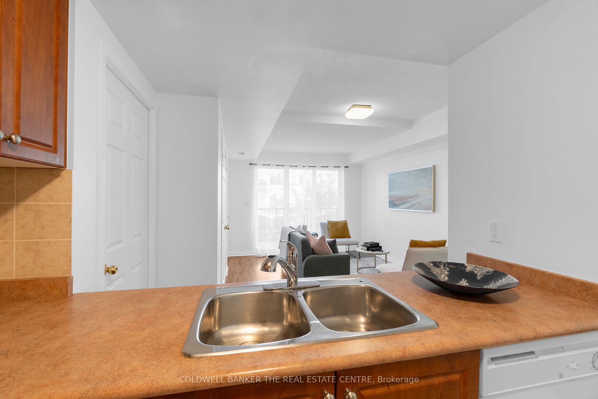#2057 - 3047 Finch Avenue Property Photo 17