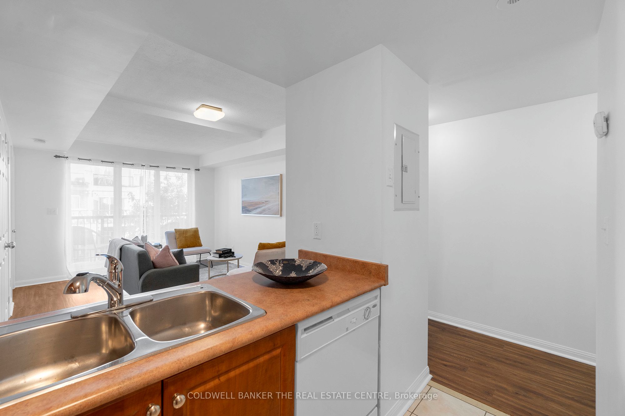 #2057 - 3047 Finch Avenue Property Photo 18