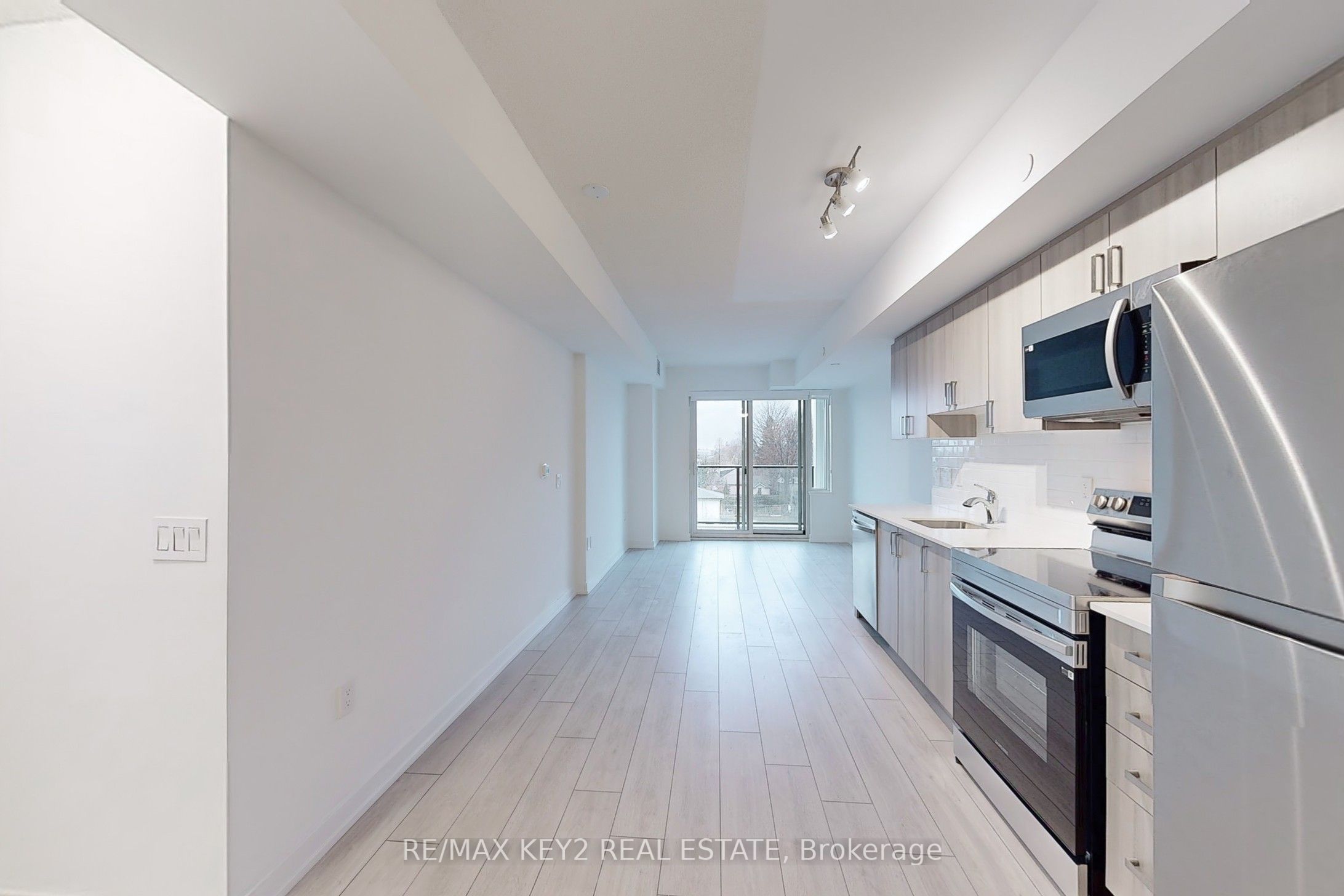 #302 - 556 Marlee Avenue Property Photo 3