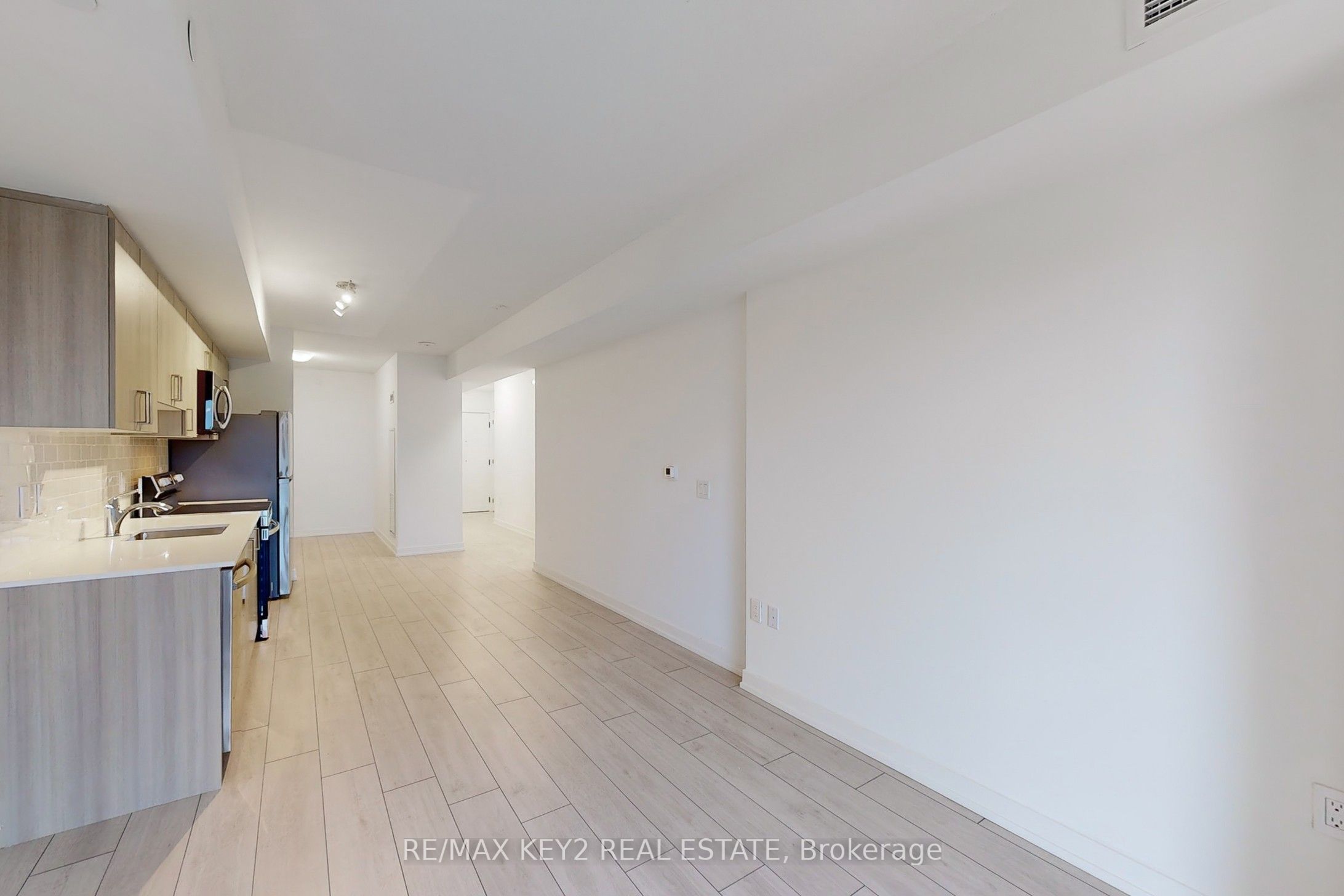 #302 - 556 Marlee Avenue Property Photo 6