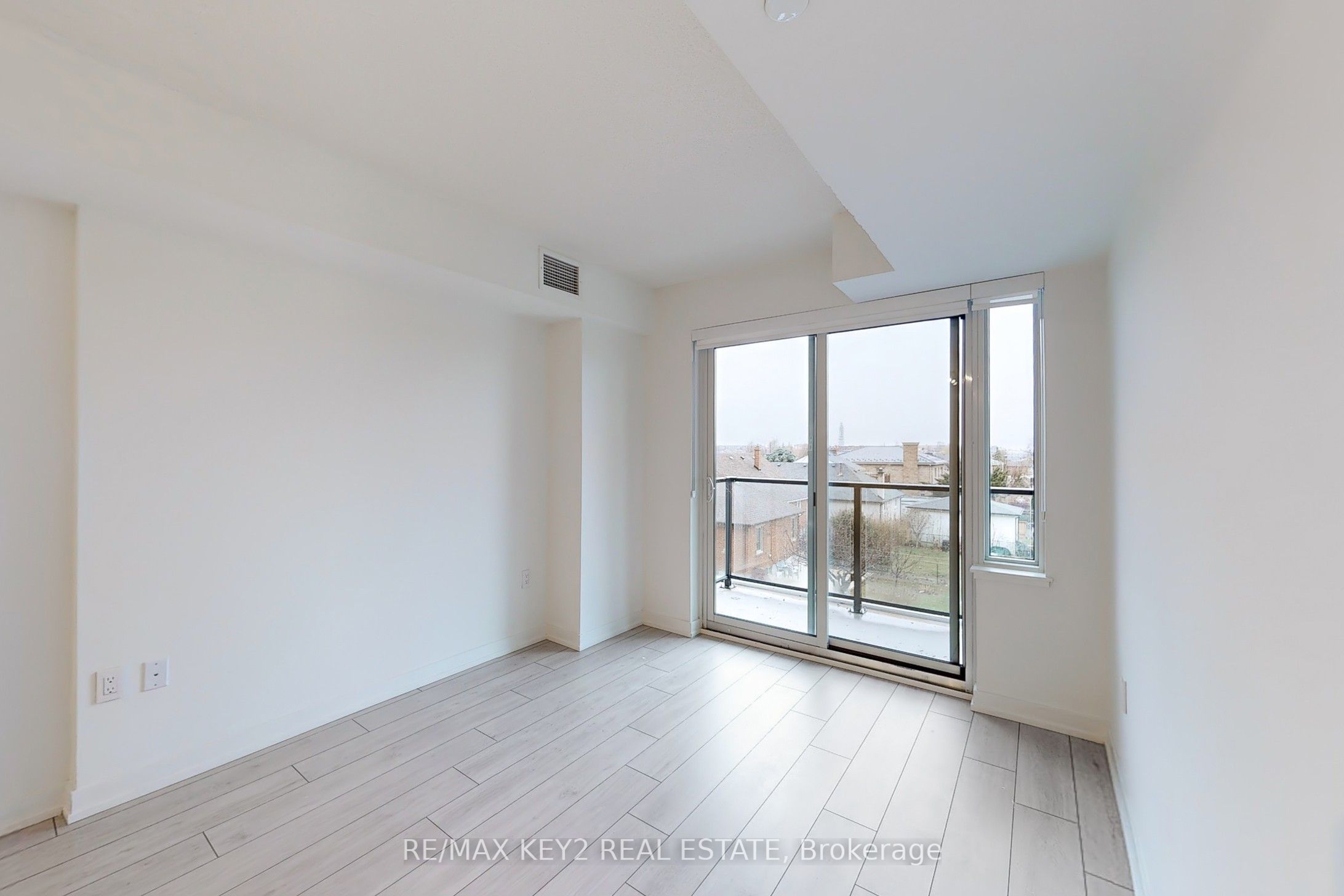 #302 - 556 Marlee Avenue Property Photo 8