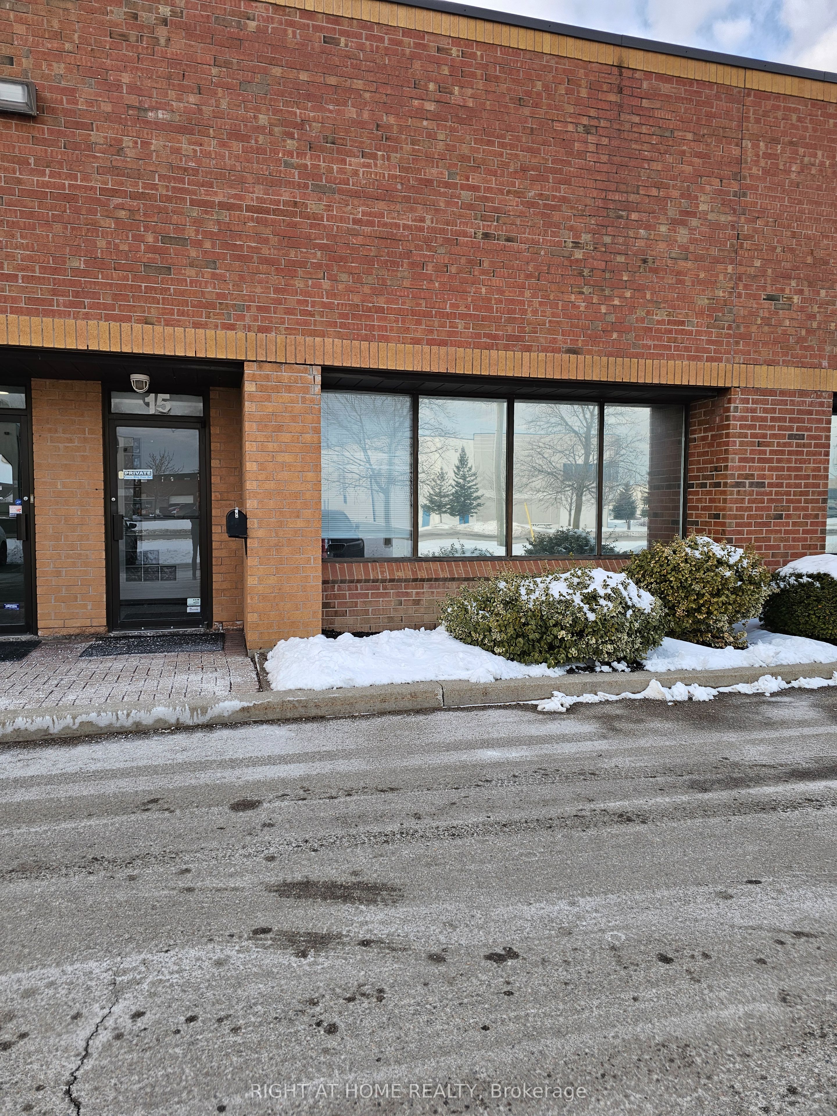 #15 - 26 Mcewan Drive Property Photo 1