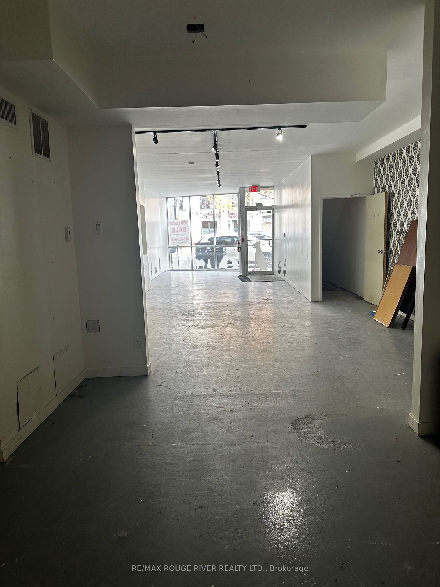 #102 - 2925 Dundas Street Property Photo 3