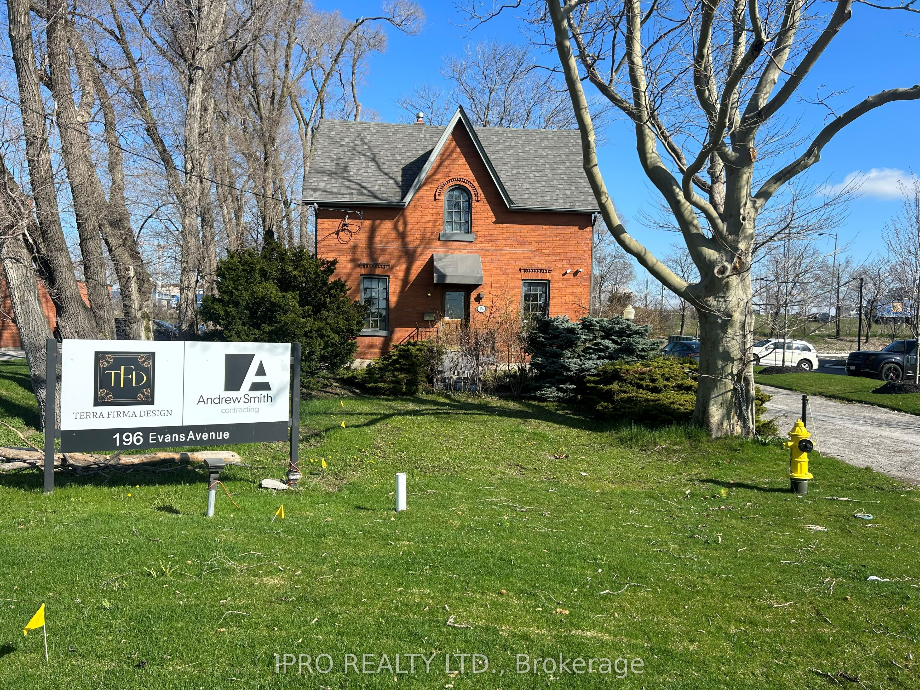 196 Evans Avenue Property Photo 1