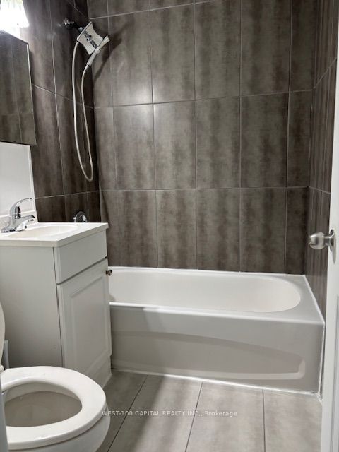 #4 - 2544 Eglinton Avenue Property Photo 3