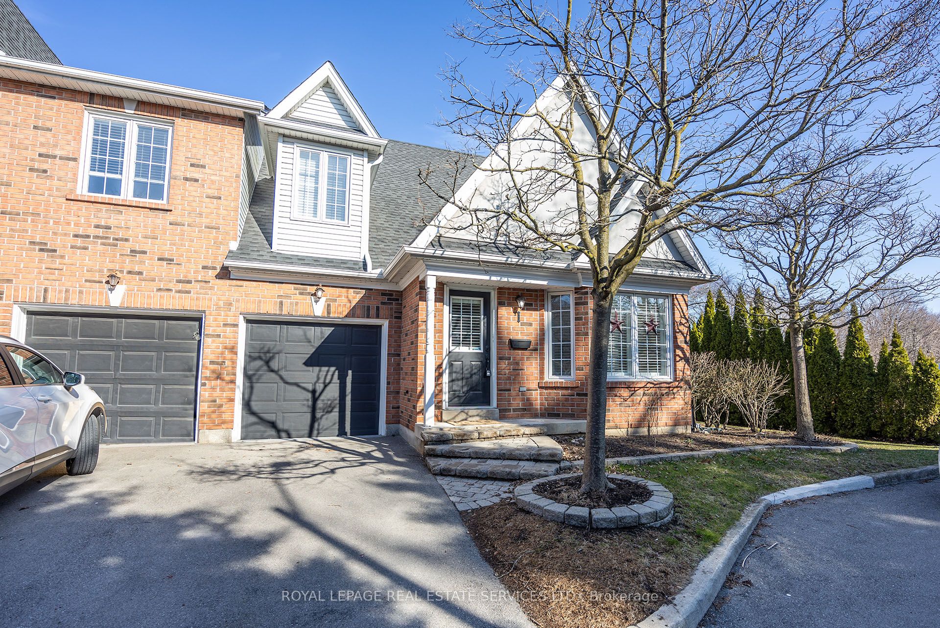 #1 - 5427 Lakeshore Road Property Photo 1