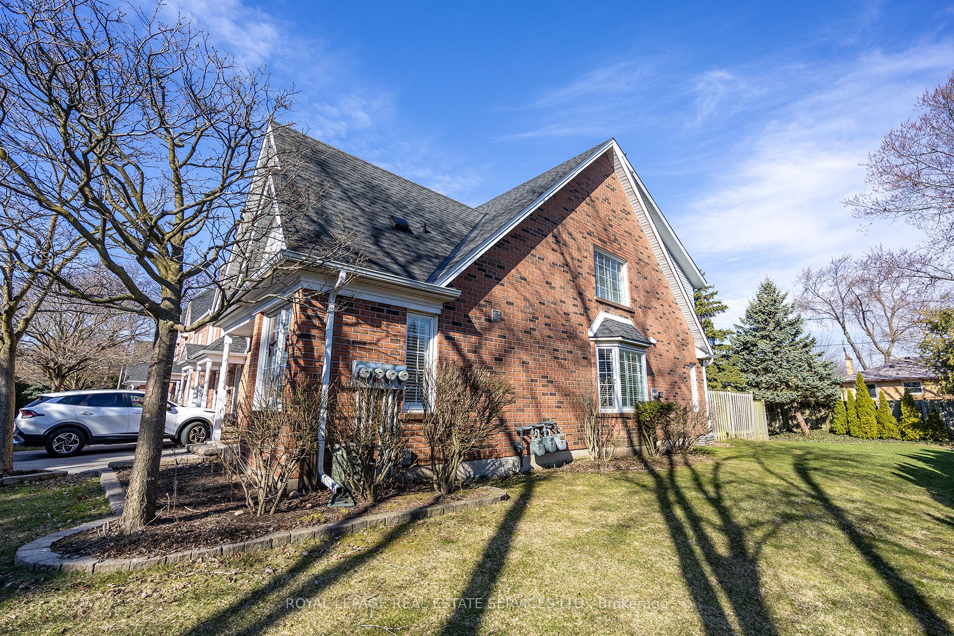 #1 - 5427 Lakeshore Road Property Photo 2