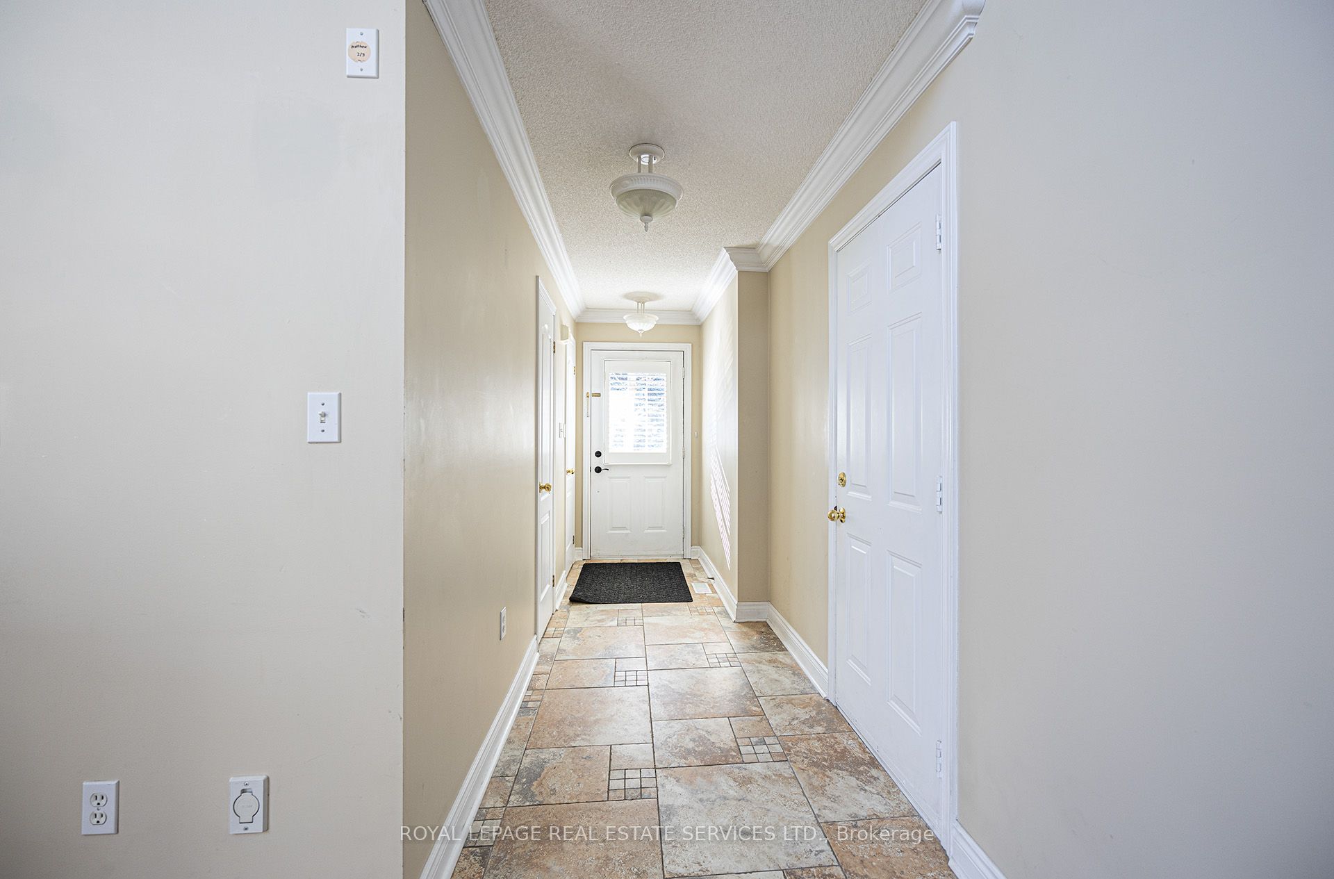 #1 - 5427 Lakeshore Road Property Photo 3