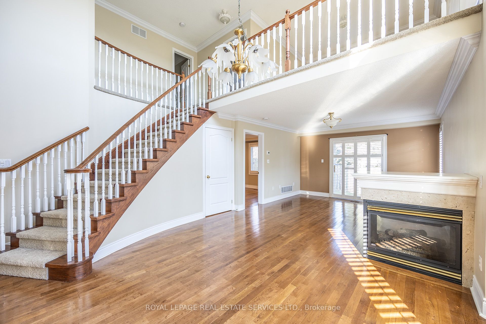 #1 - 5427 Lakeshore Road Property Photo 5