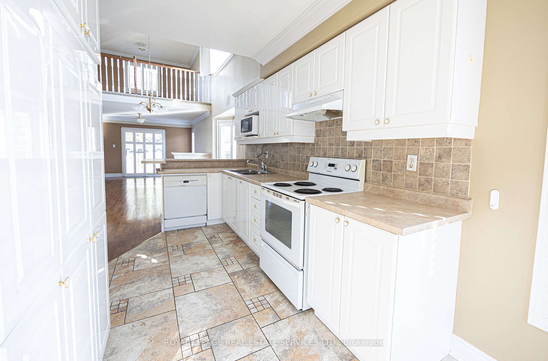 #1 - 5427 Lakeshore Road Property Photo 10