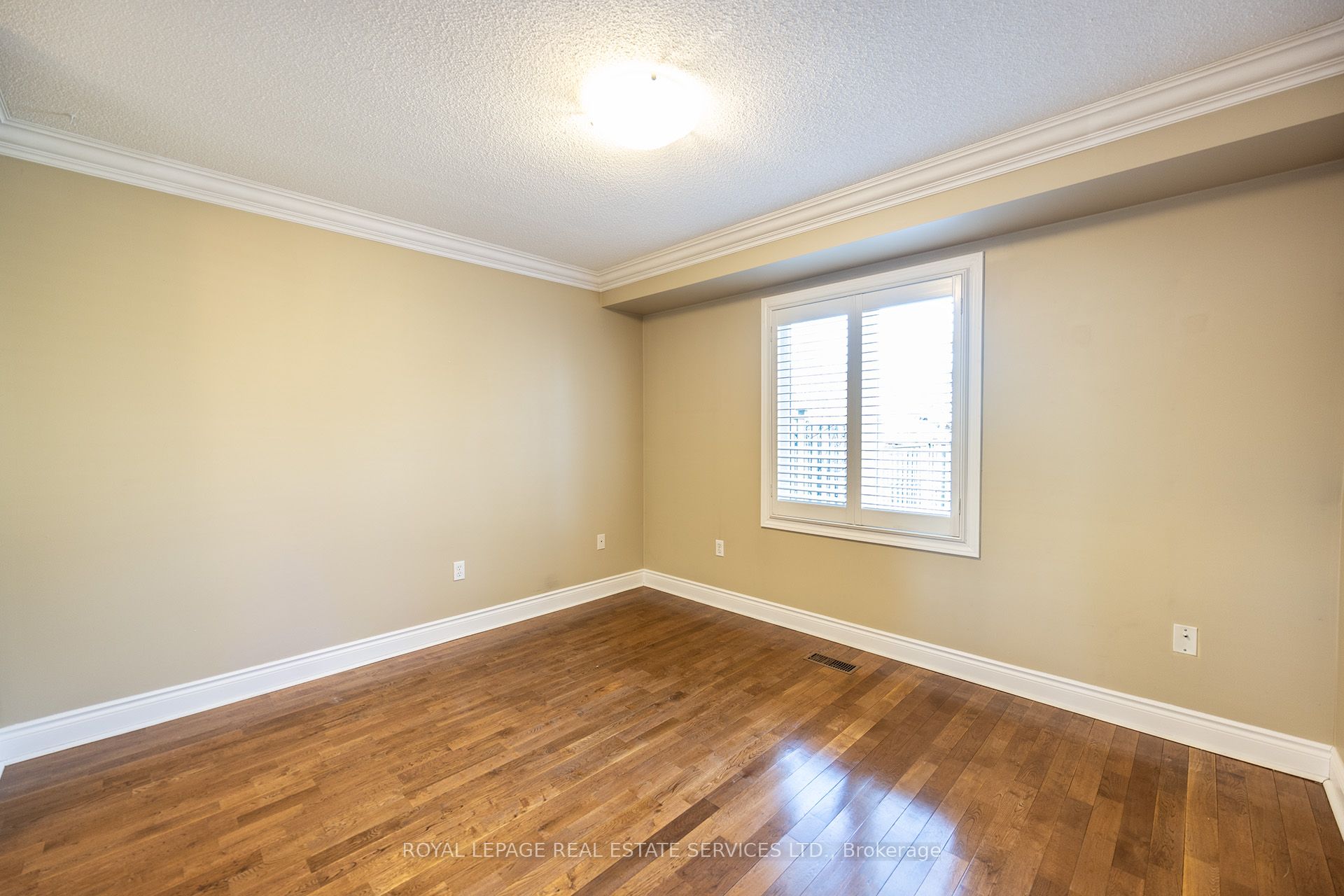 #1 - 5427 Lakeshore Road Property Photo 11