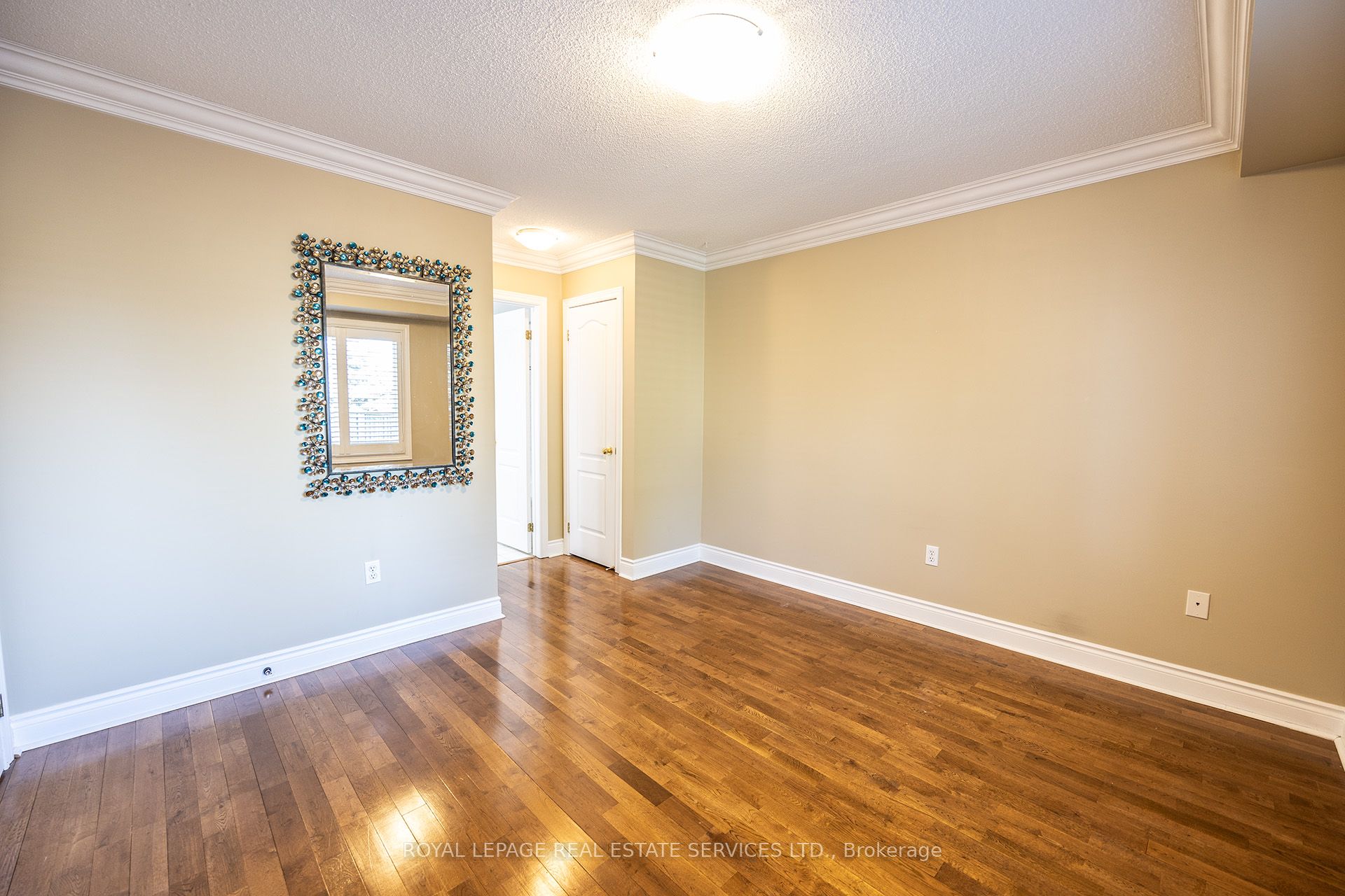 #1 - 5427 Lakeshore Road Property Photo 12