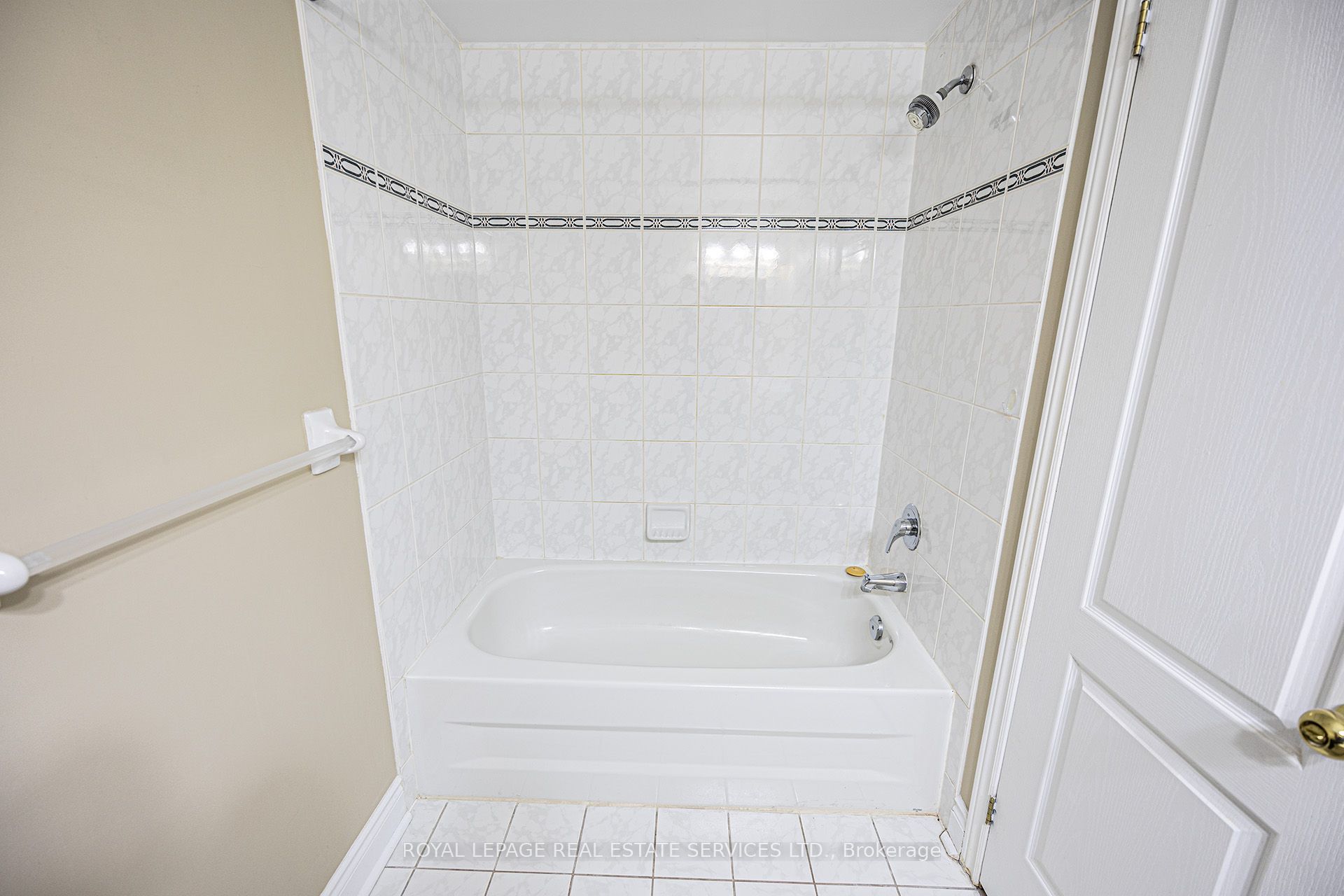 #1 - 5427 Lakeshore Road Property Photo 14