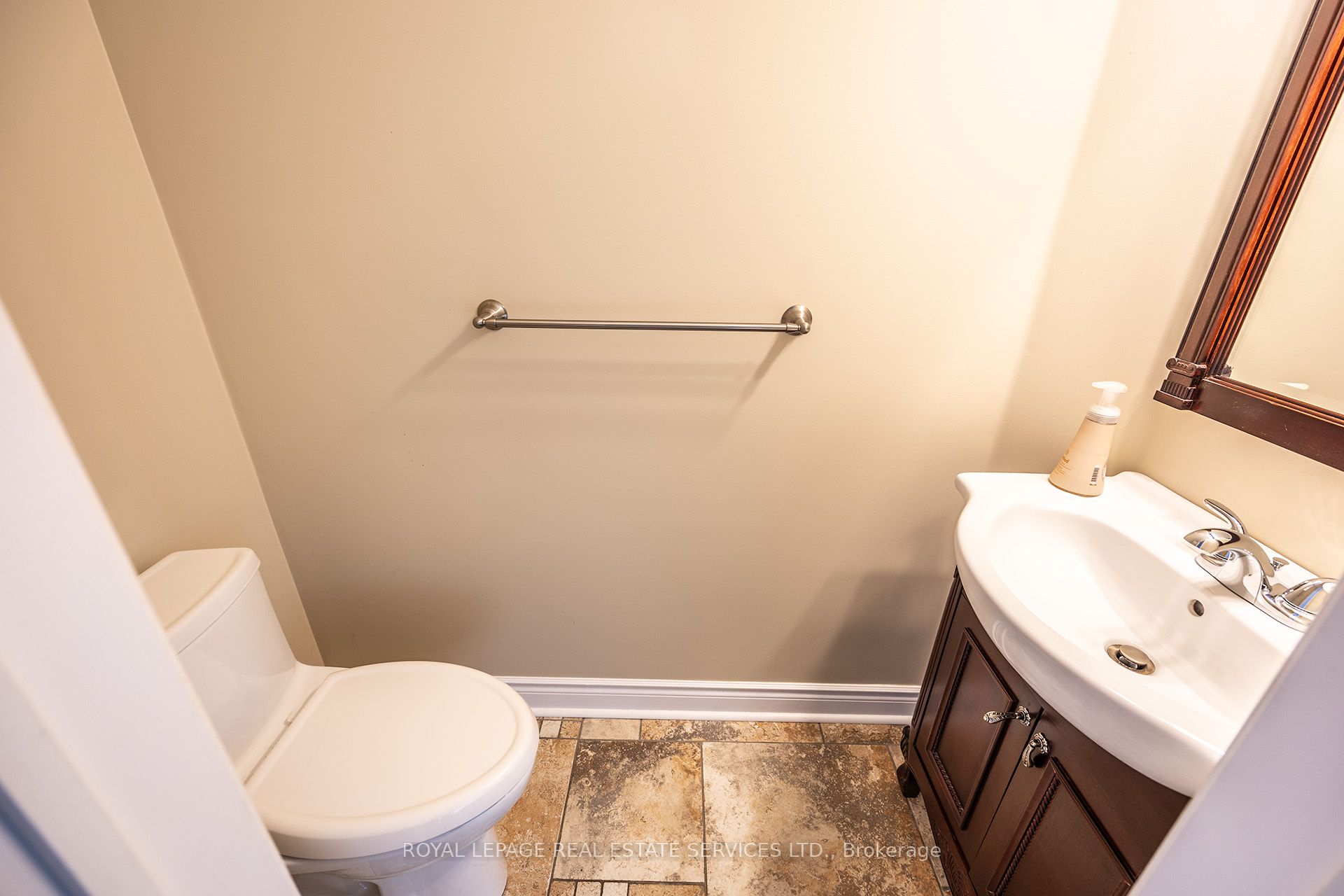 #1 - 5427 Lakeshore Road Property Photo 16
