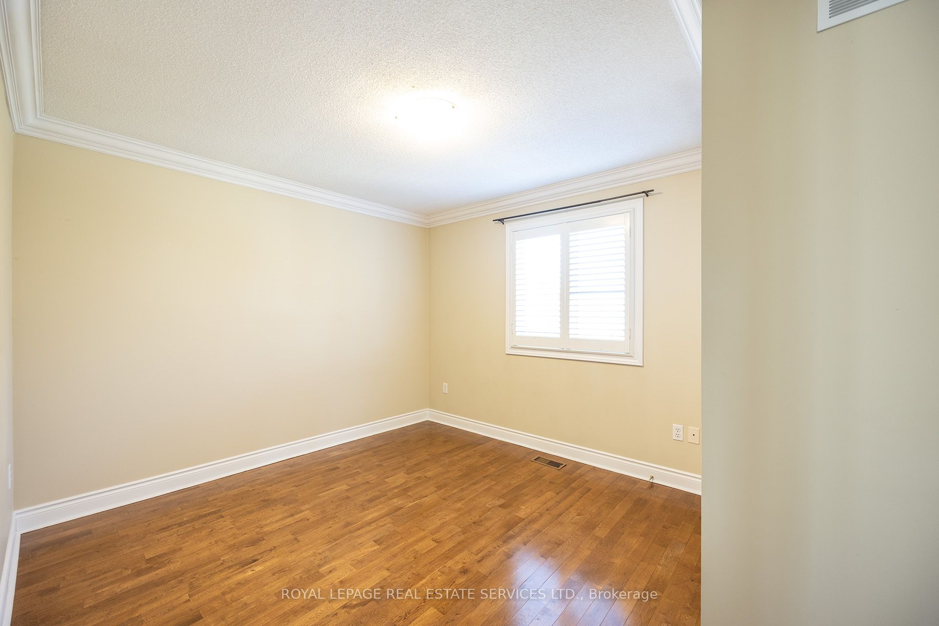 #1 - 5427 Lakeshore Road Property Photo 20