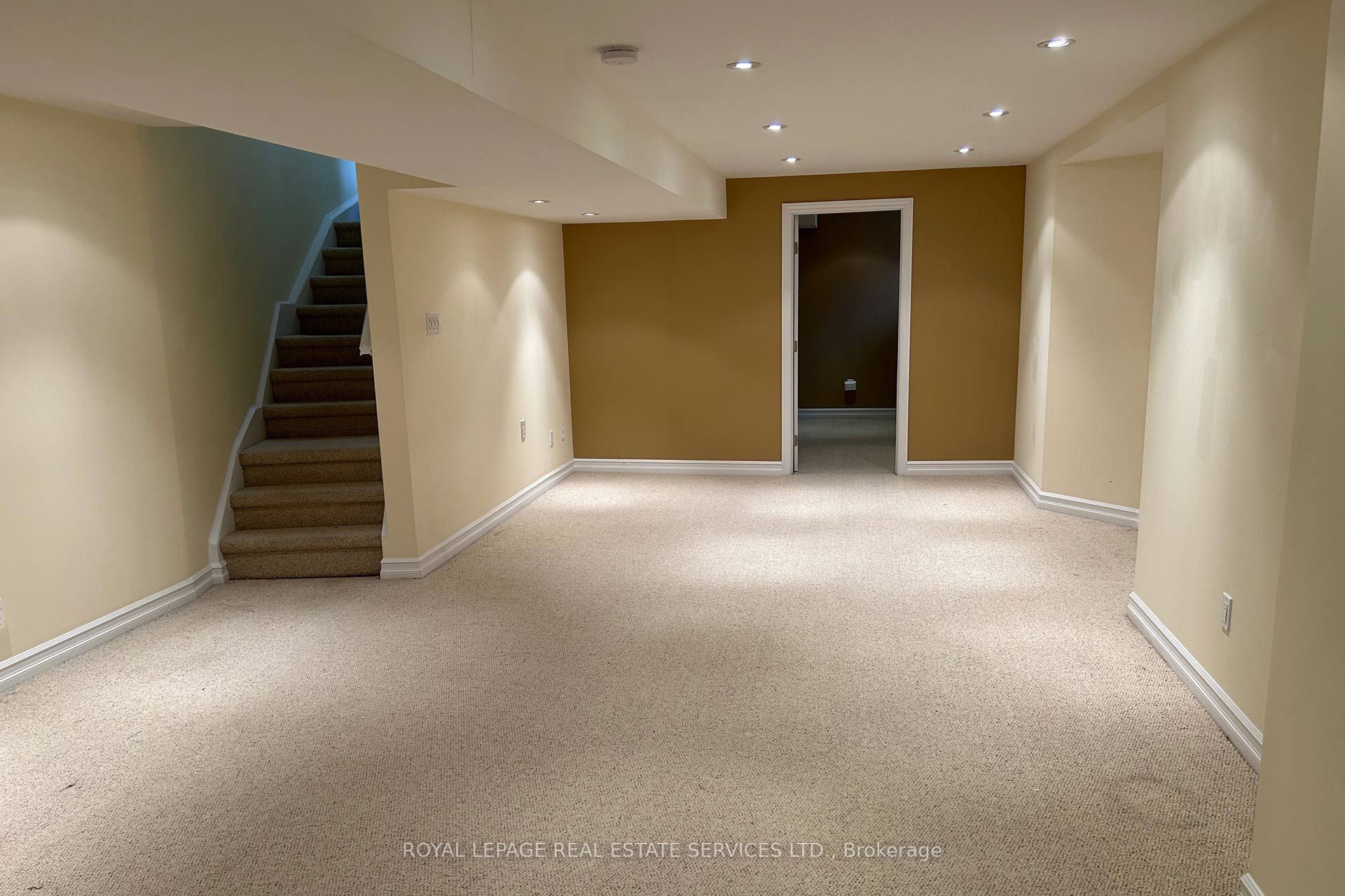 #1 - 5427 Lakeshore Road Property Photo 23