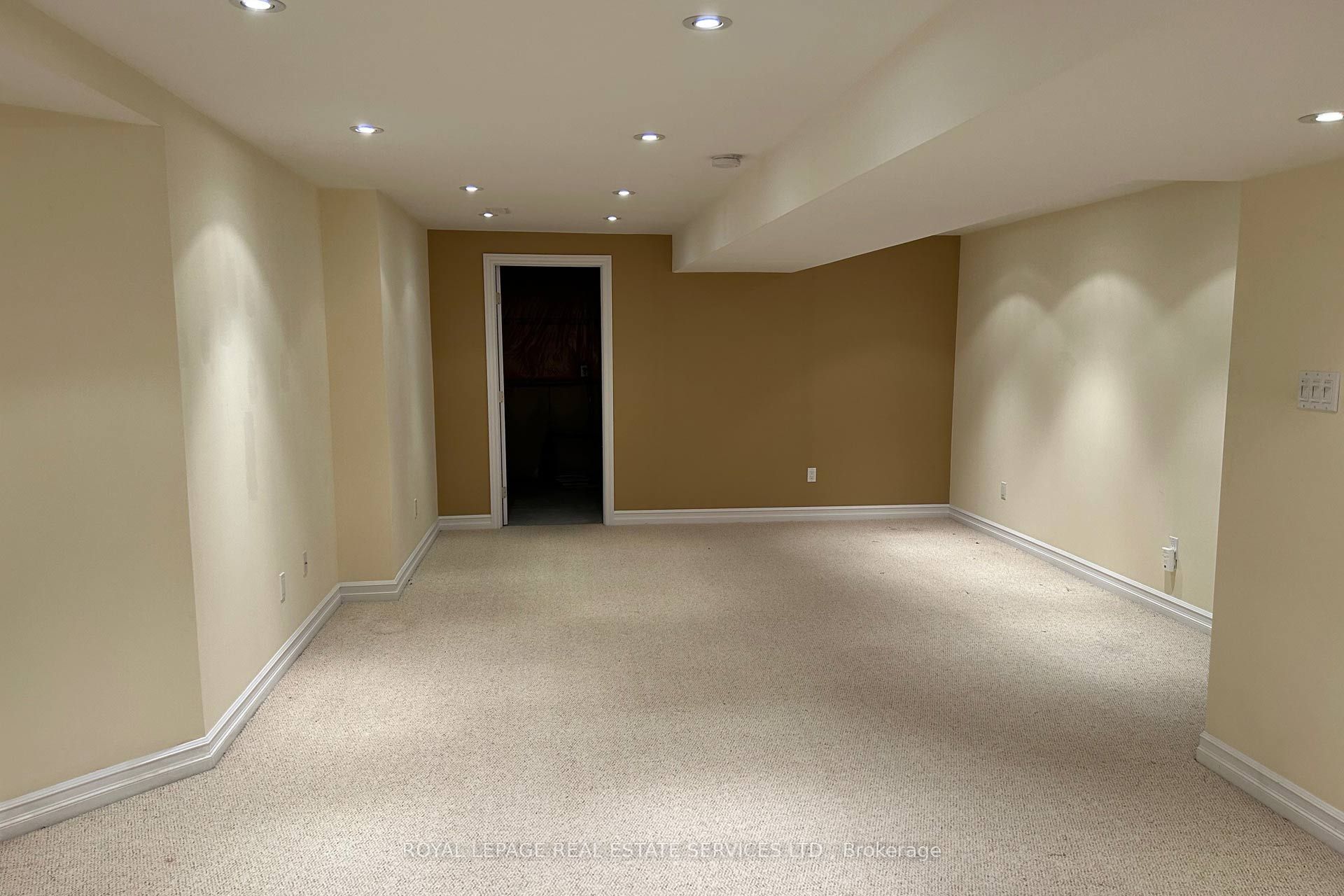 #1 - 5427 Lakeshore Road Property Photo 24