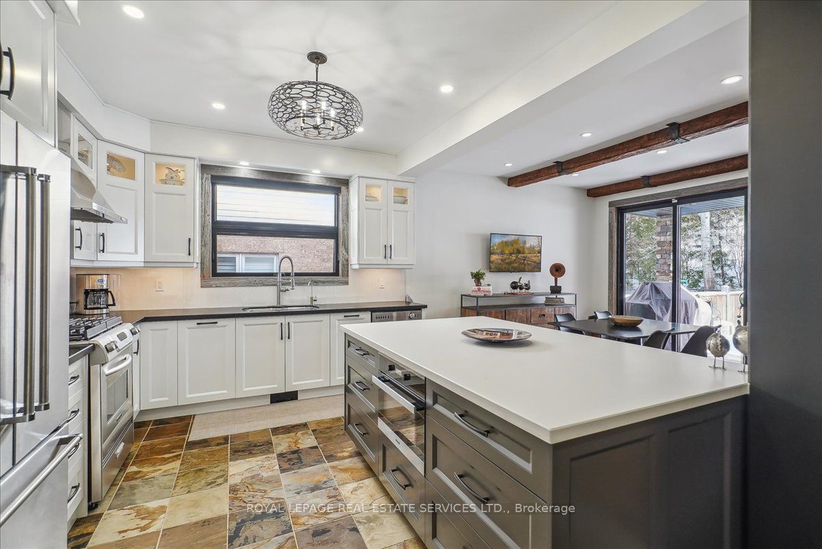 16 Arborglen Drive Property Photo 11