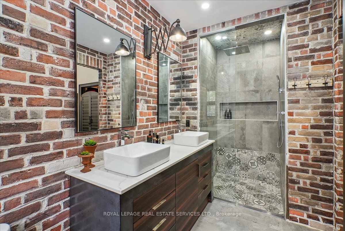 16 Arborglen Drive Property Photo 20