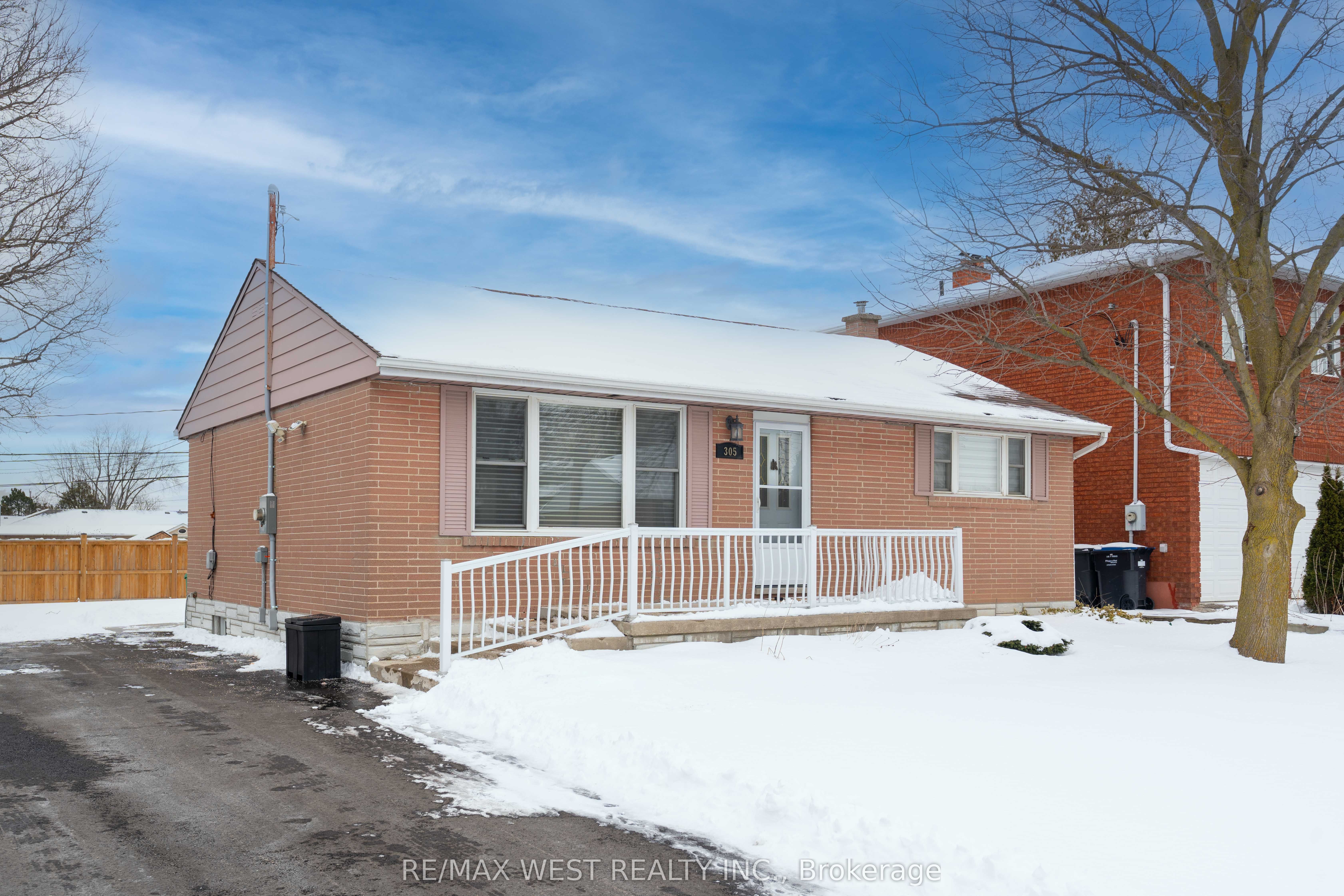 305 Henderson St Property Photo 1